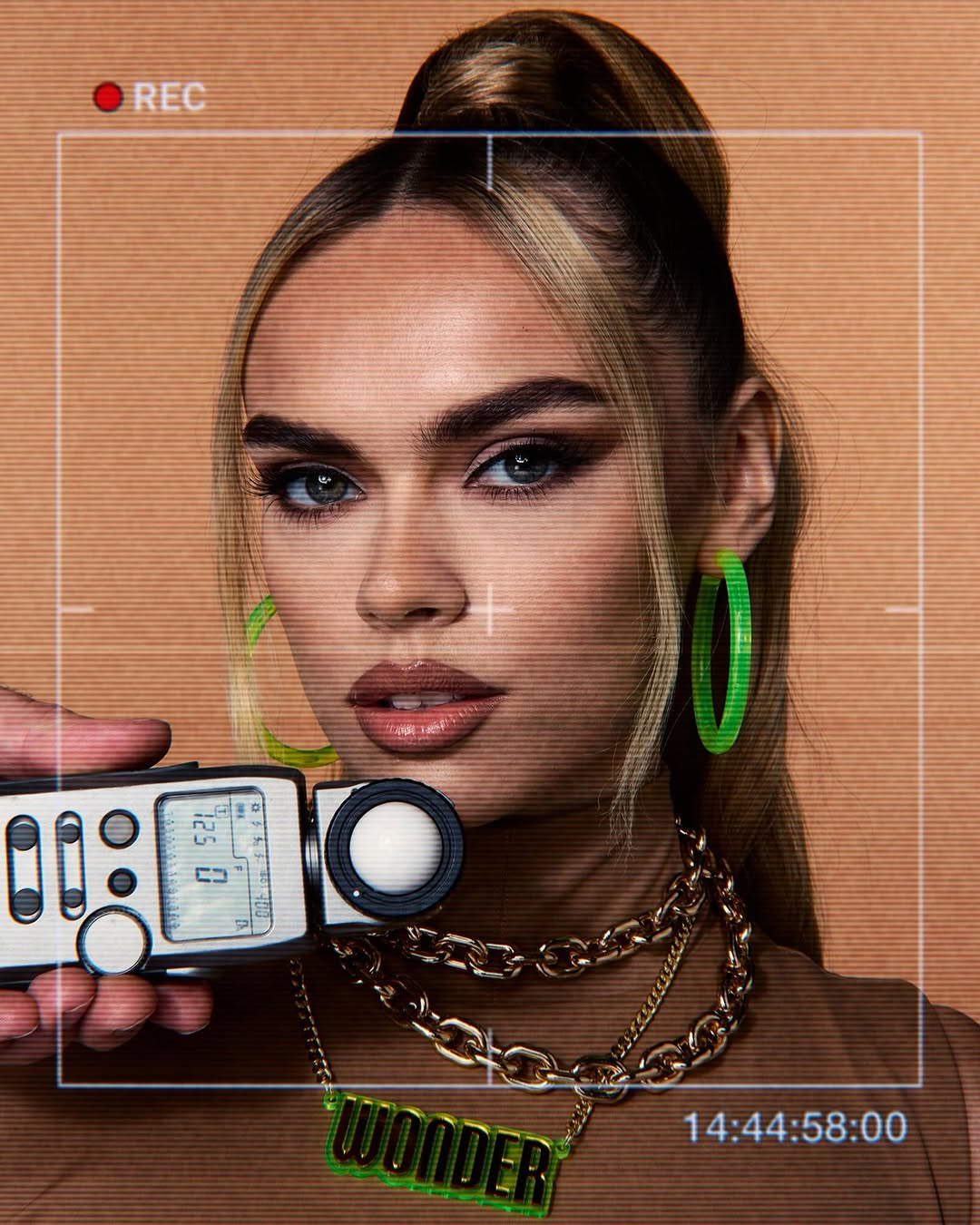 Beyond snatched with @nyxcosmetics 📸

#WonderSnatch Concealer on the #NYX baddies shot by @brookenipar and produced by @zachyproducer 
Makeup @amberdmakeup 
Hair @dhairiusnyc 
Sets @danieljhorowitz 
Creative @exposureamerica 
#nyxprofessionalmakeup #facecard #snatched