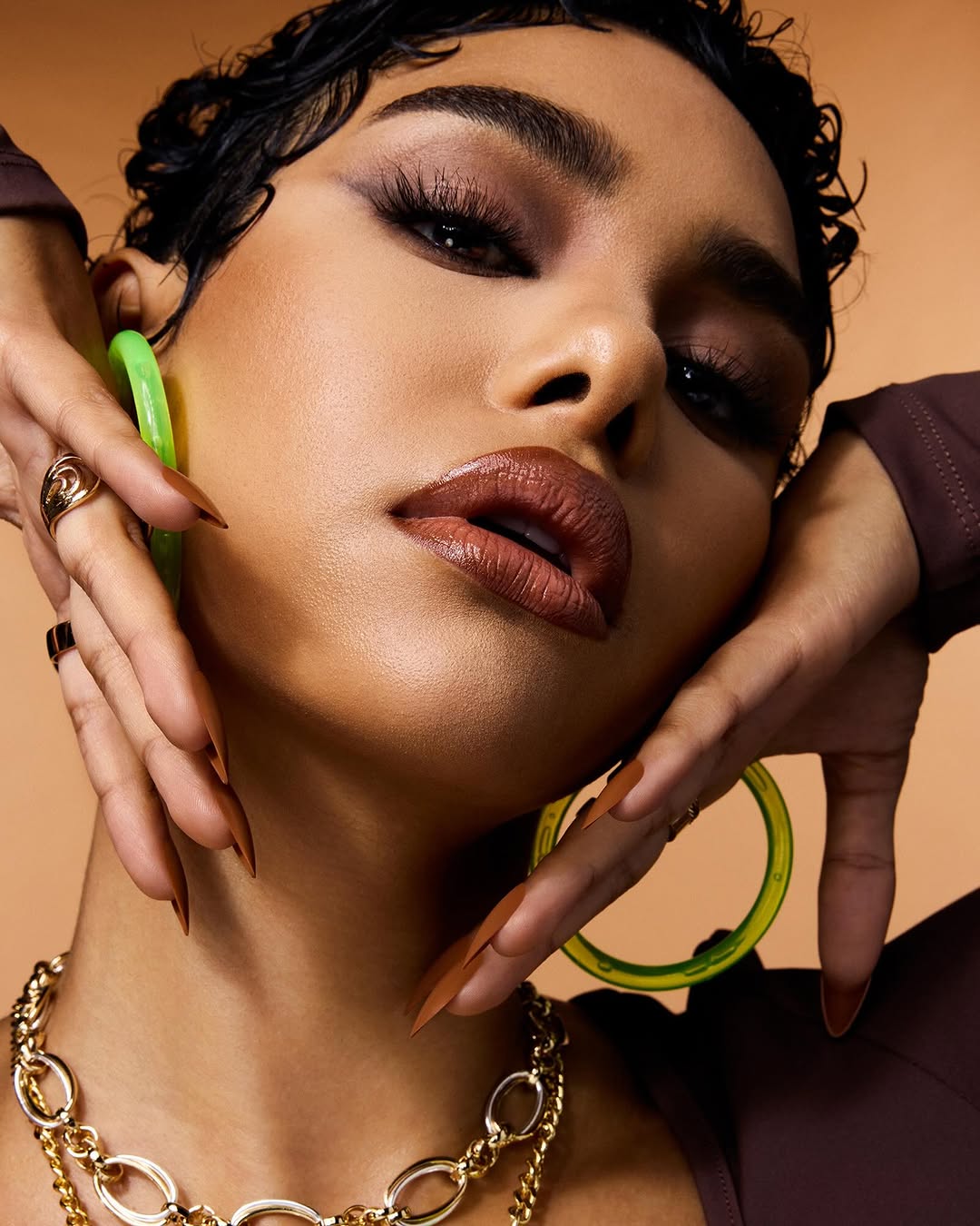 Beyond snatched with @nyxcosmetics 📸

#WonderSnatch Concealer on the #NYX baddies shot by @brookenipar and produced by @zachyproducer 
Makeup @amberdmakeup 
Hair @dhairiusnyc 
Sets @danieljhorowitz 
Creative @exposureamerica 
#nyxprofessionalmakeup #facecard #snatched
