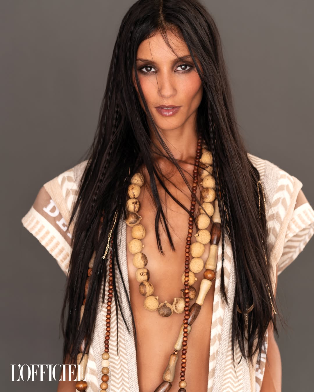 The iconic shoot of @lofficielunitedkingdom, showcasing @thaynasoare_ bringing her brand Thayná Caiçara to life in collaboration with @ronaldvanderkemp, fusing haute couture with Brazilian craftsmanship, needle-painting embroidery, and artisanal storytelling while championing mental health, cultural preservation, and authenticity in fashion.

Studio: Daylight
Talent: @thaynasoare_
Photography: @gilles_bensimon
 Photo Assistant: @samevansbutler
 Digital Tech: @thedavidjaffe
 Stylist: @karin.agstam
 Make-up: @deborahaltiziomakeup
 Hair: @danielaberlinyc
 Project Manager: @julkorn_

#HauteCouture #FashionPhotography #BehindTheScenes #StudioLife #DaylightStudio #L'OFFICIEL
