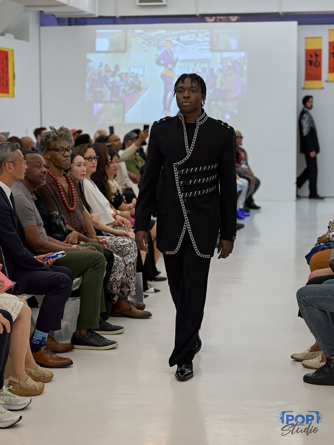 @nycliveatfashionweek X @nyfw 
Productions: @wmmichaelreid 
Organizers: @hjimerson @crystalstichkajones 
Model Coordinator : @a_a_ron_86 
Localisation: @daylight 

#donsi #mrcauxadeptes #tjrsplushautainquelaveille