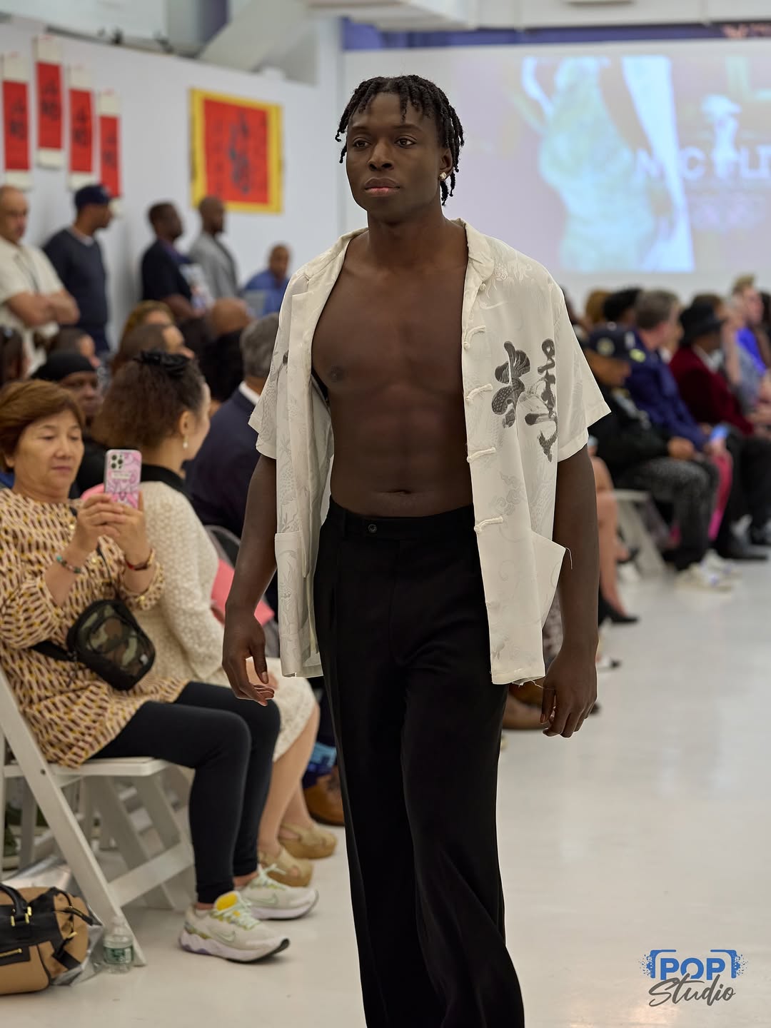 @nycliveatfashionweek X @nyfw 
Productions: @wmmichaelreid 
Organizers: @hjimerson @crystalstichkajones 
Model Coordinator : @a_a_ron_86 
Localisation: @daylight 

#donsi #mrcauxadeptes #tjrsplushautainquelaveille