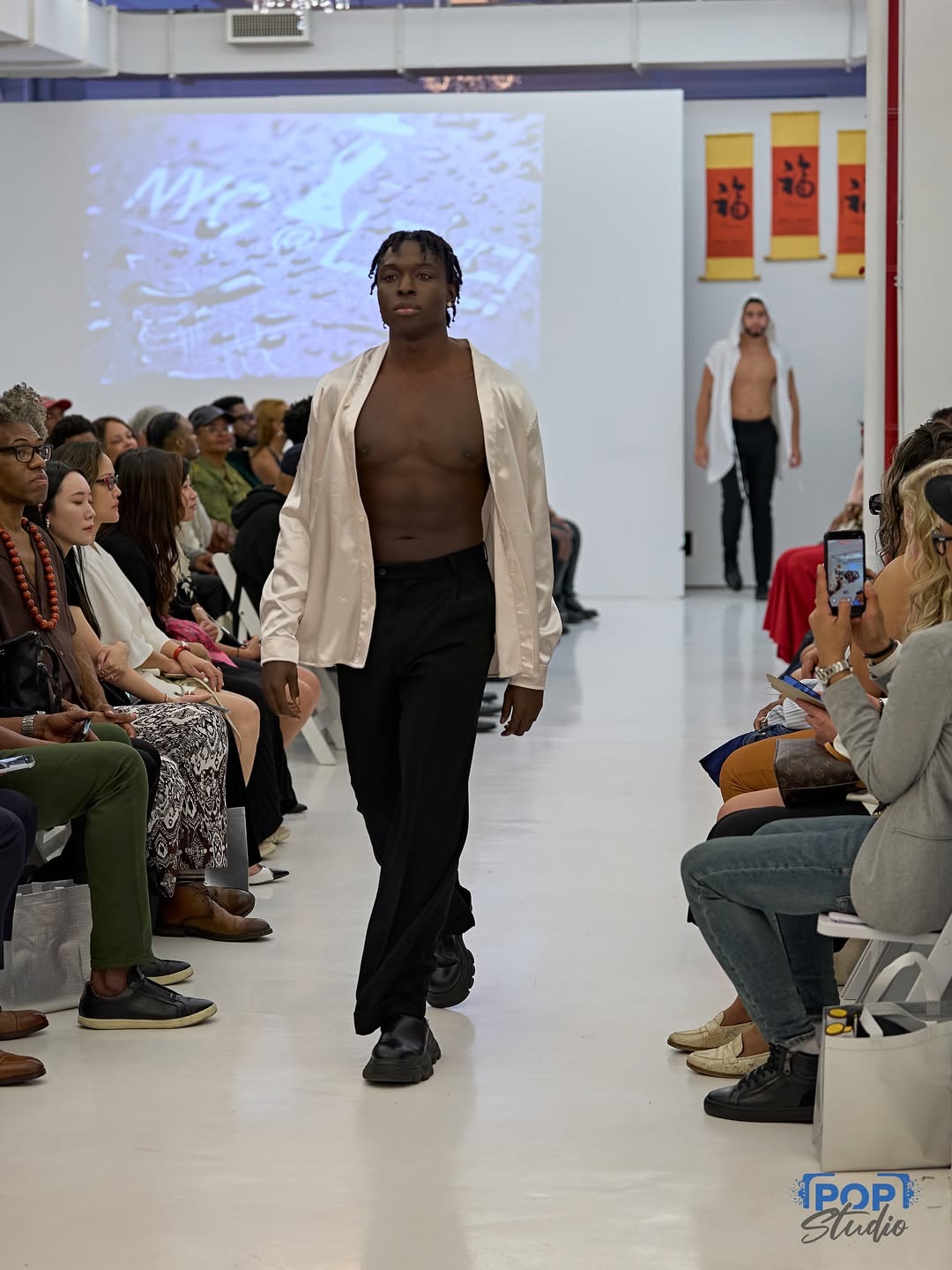 @nycliveatfashionweek X @nyfw 
Productions: @wmmichaelreid 
Organizers: @hjimerson @crystalstichkajones 
Model Coordinator : @a_a_ron_86 
Localisation: @daylight 

#donsi #mrcauxadeptes #tjrsplushautainquelaveille