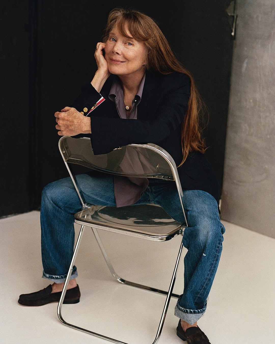 Sissy Spacek has defined generations of cinema — from Badlands and Carrie to her Oscar-winning role in Coal Miner’s Daughter. Earlier this fall, while promoting Lynne Ramsay’s @diemylovefilm, she sat down with fellow Texan @ethanhawke for a rare conversation about craft, aging, and the icons who shaped them.
Captured at @daylight, this portrait series brings two Hollywood originals together in a quiet, timeless setting.

Credits
Photography: @pamela_hanson
Styling: @heathermary.jackson
Hair: @peterbutlerhair
Makeup: @marikoarai
Nails: @lollykoonnails
Set Design: @happymasseeprofessional
Tailor: @mayh.see
Production Director: @thealexandraweiss
Executive Producer: @georgiaafordd
Location: @daylight

#sissyspacek #ethanhawke