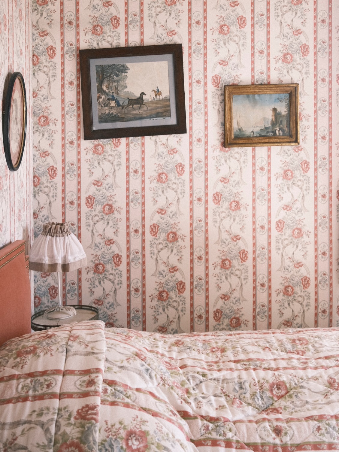 England to Normandy to England shot by our photographer @florie_berger 

Paper jellyfish sculpture : @geraldine_gonzalez_paris