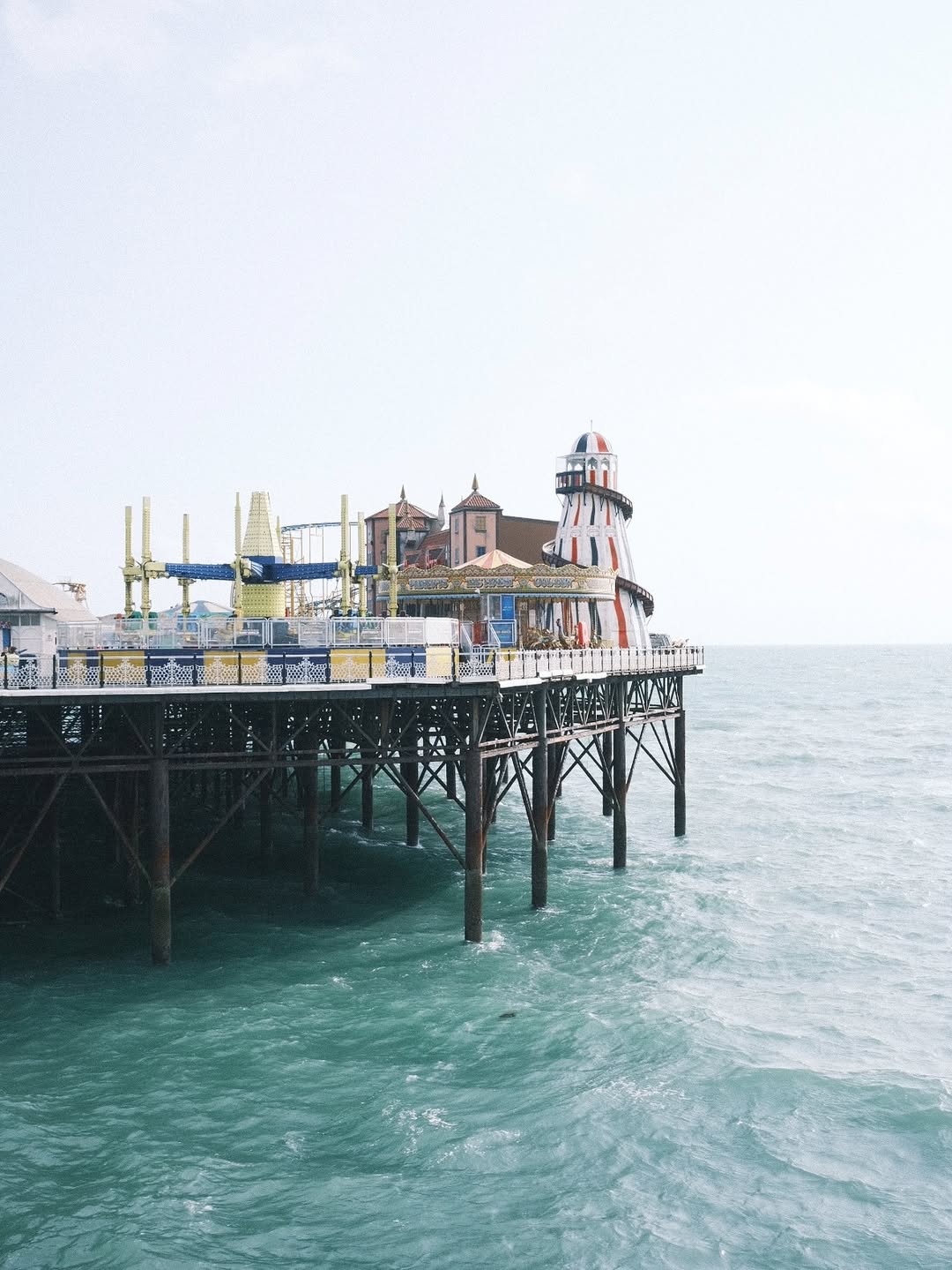 England to Normandy to England shot by our photographer @florie_berger 

Paper jellyfish sculpture : @geraldine_gonzalez_paris