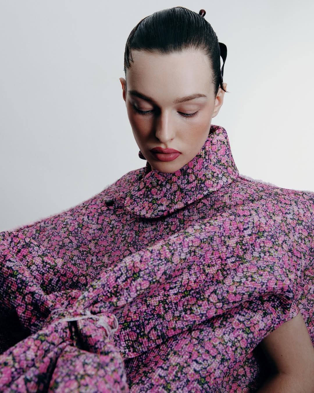 Wearable beauty for @schonmagazine shot by our photographer @helenetchen

Styling : @elviratiaou
Hair : @anitabujoli
Makeup : @alexiamzallag
Set design : @bouyssou.sarah
Assistant photo : @atta__paris
Assistant styliste : @marceline.hebert