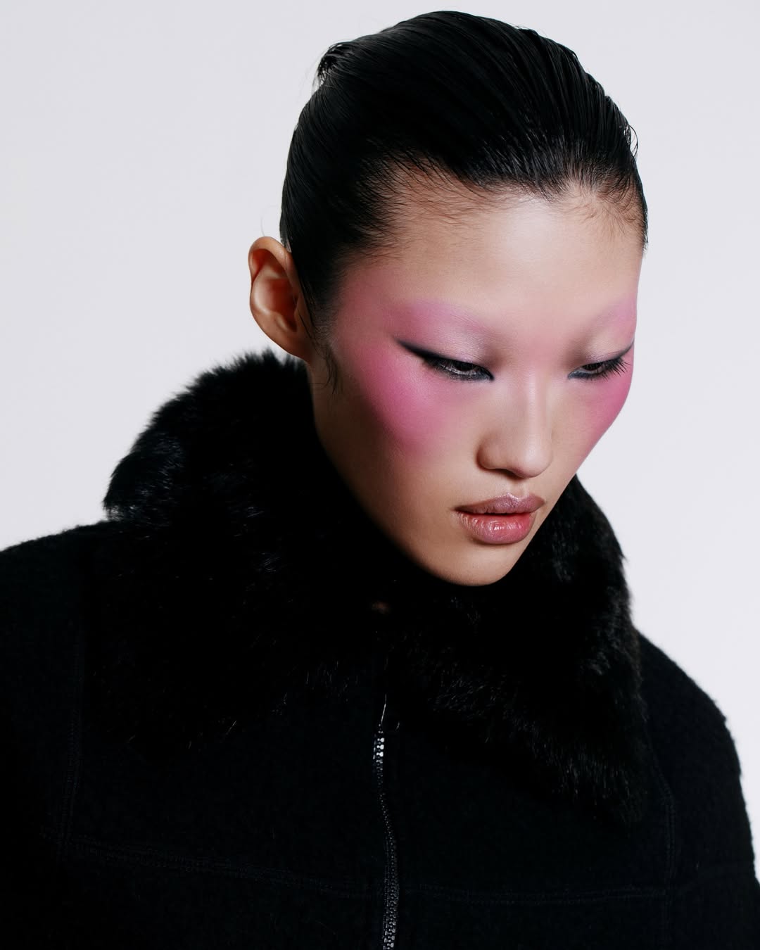 Wearable beauty for @schonmagazine shot by our photographer @helenetchen

Styling : @elviratiaou
Hair : @anitabujoli
Makeup : @alexiamzallag
Set design : @bouyssou.sarah
Assistant photo : @atta__paris
Assistant styliste : @marceline.hebert