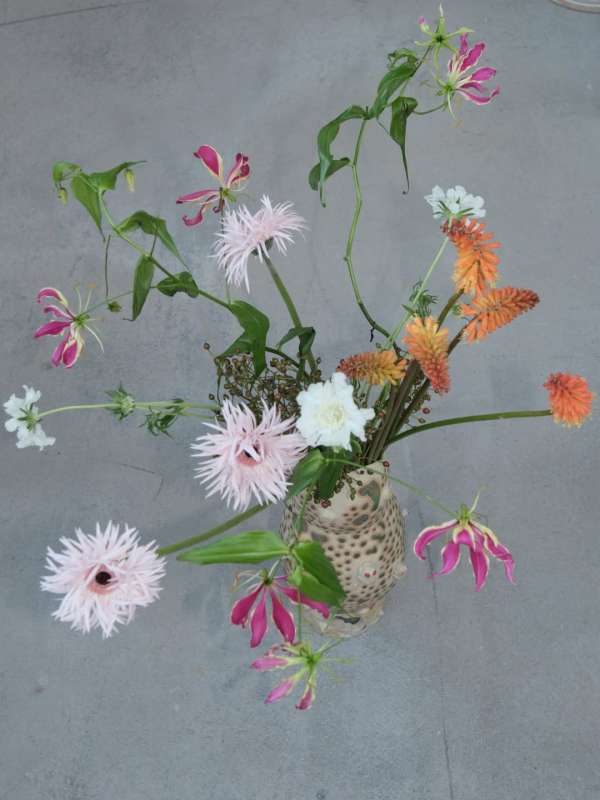 A new floral set design by our artist @tara...