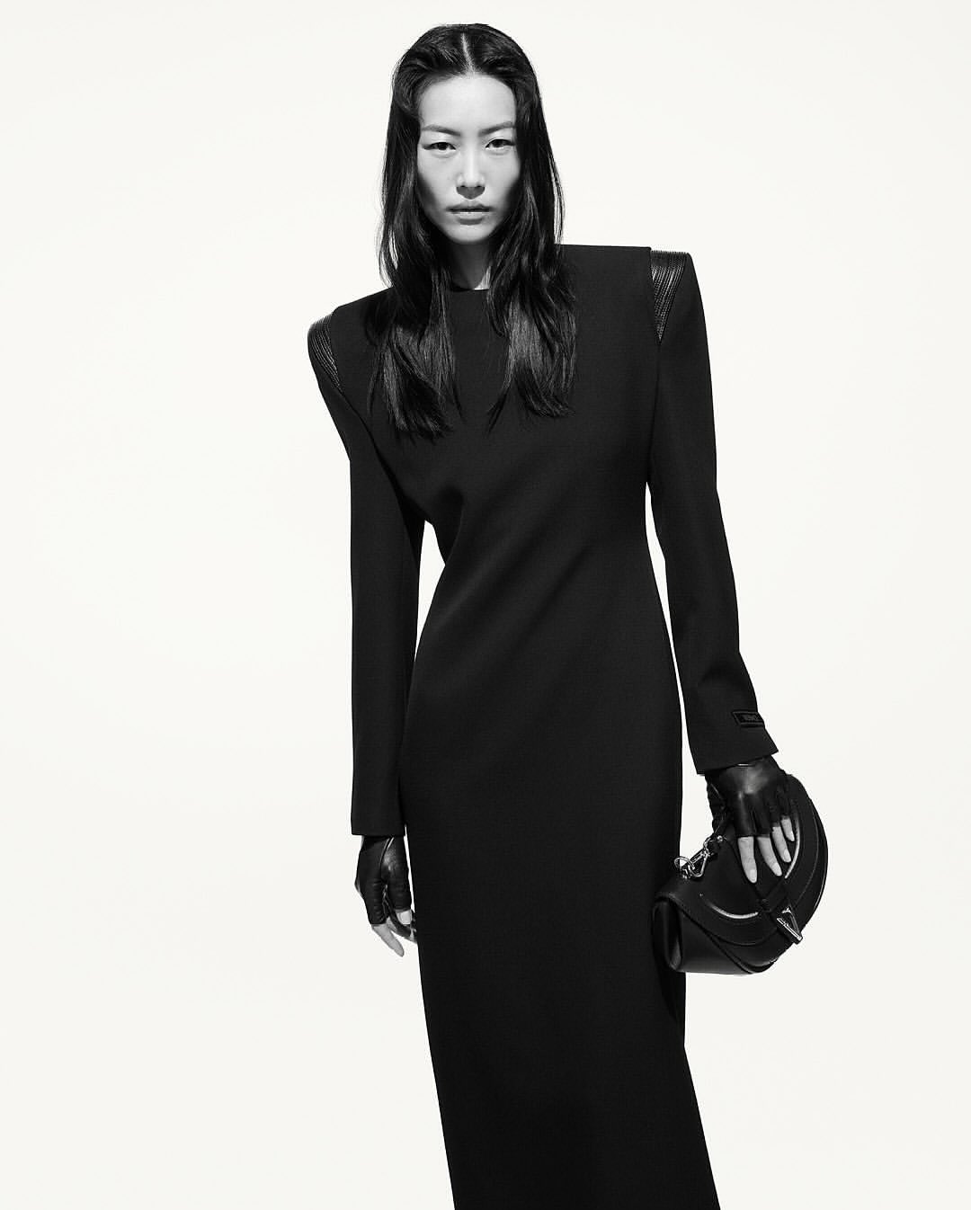 @donatella_versace @versace 

@mertalas @kjeldgaard1 @lucia_pieroni @paulhanlonhair 

Starring @claudiaschiffer @katemossagency @kristen_mcmenamy @ambervalletta @natashapoly Saskia @liuwenlw @micarganaraz @anokyai @milavaneeten @jacquilouise__ 

Casting @dmcasting