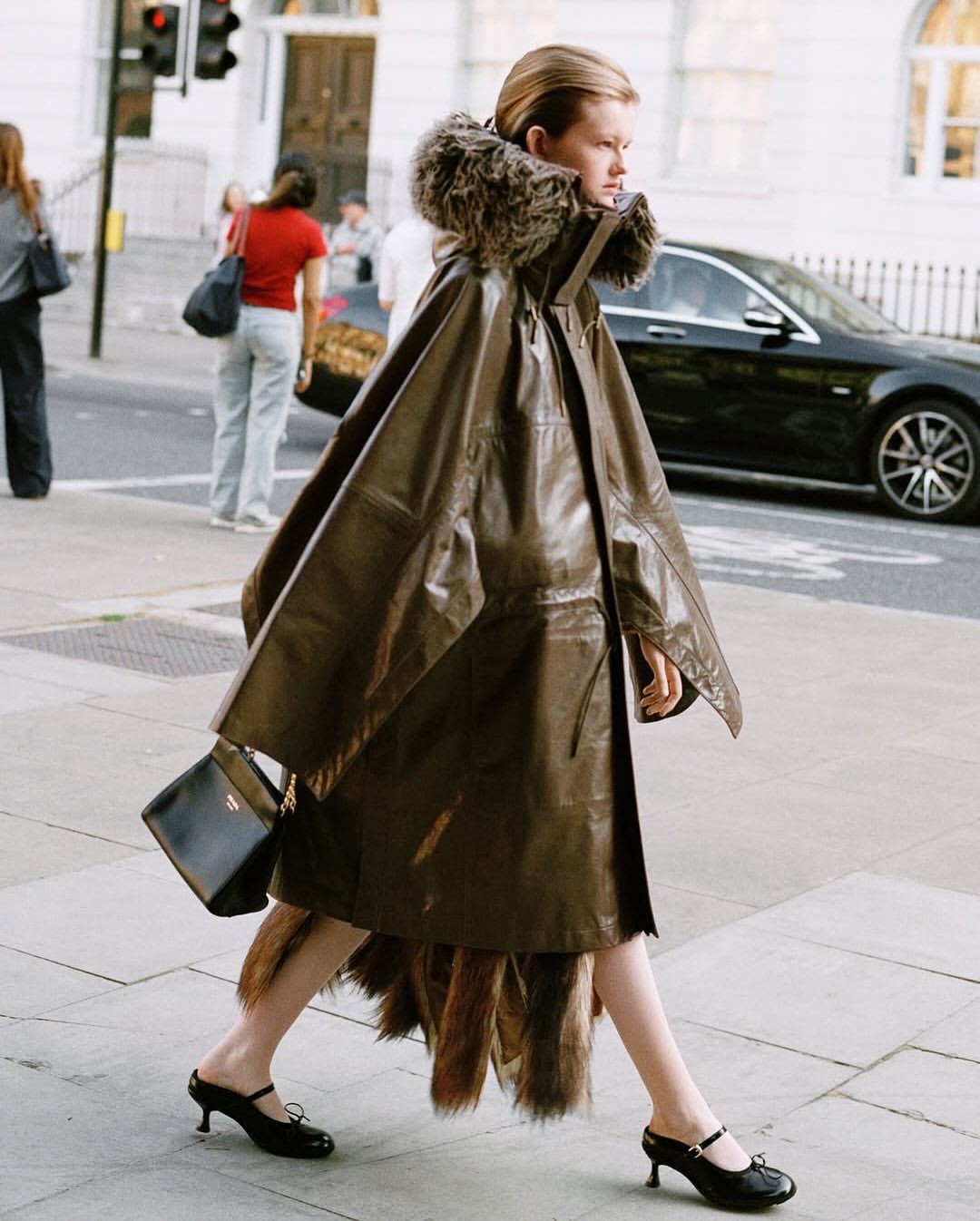 @bazaarfrance
BAZAAR FRANCE N°25 
LONDON CALLING

Casting @piergiorgio @helenaballadino @brantreras 

@esther_theaker
@robbiespencer 
@atelierfranckdurand
@anaismesmacque @lise.de.martino
@claire__grech
@vass_theotokis
@done.bymegan

Models @jacquilouise__ @karynamaziar Aimee Byrne