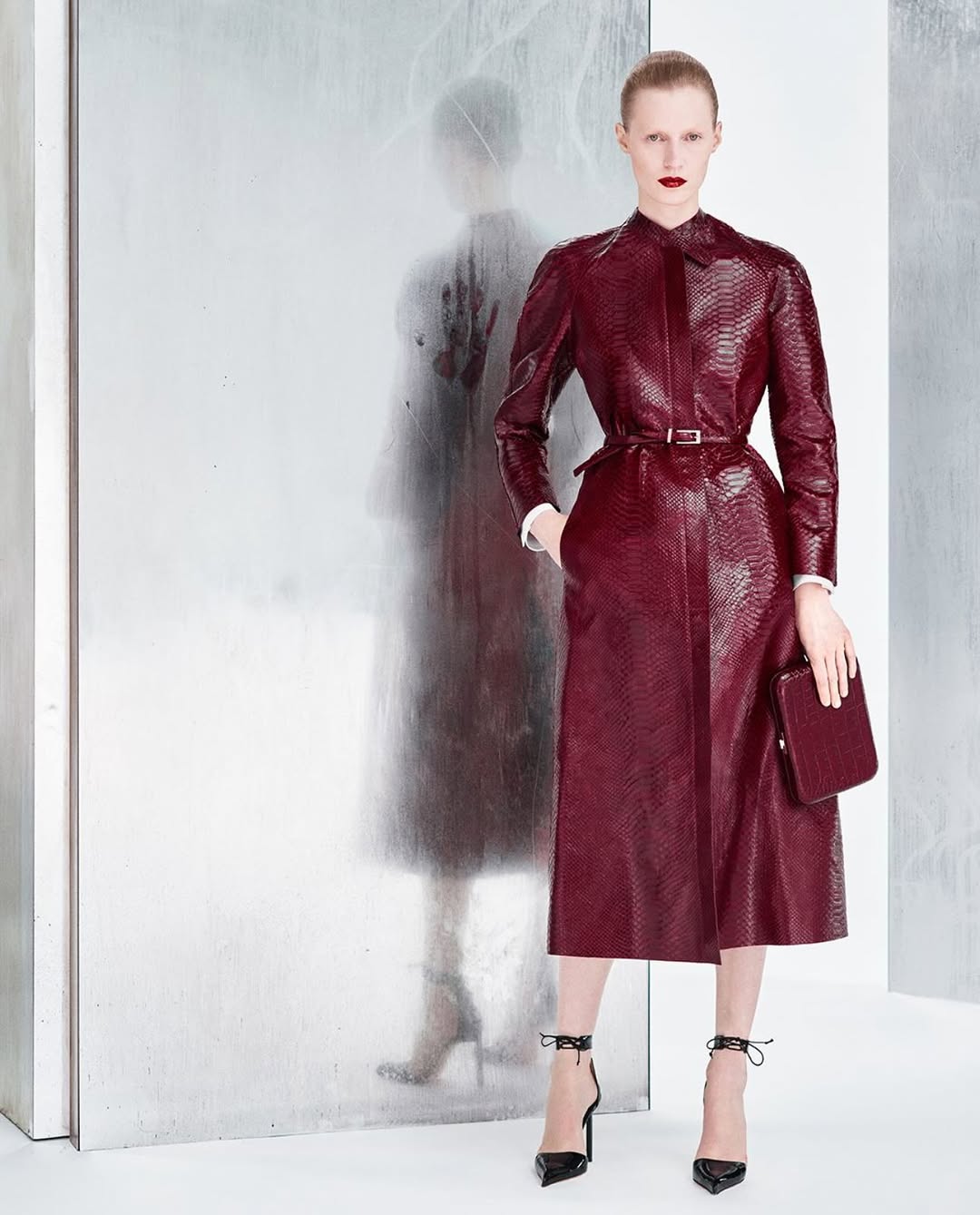 Tom Ford A/W 25 Campaign
@tomford by @h.a

Casting by @piergiorgio 
@giuliamassullo
@dmcasting 
@markrkean
@kjeldgaard1
@tomwrighthair
@lucyjbridge

Models @isitnobis @kristen_mcmenamy @charlie._.jones._.c
@henrykitcher @milan____bdmr @scott.barnhills