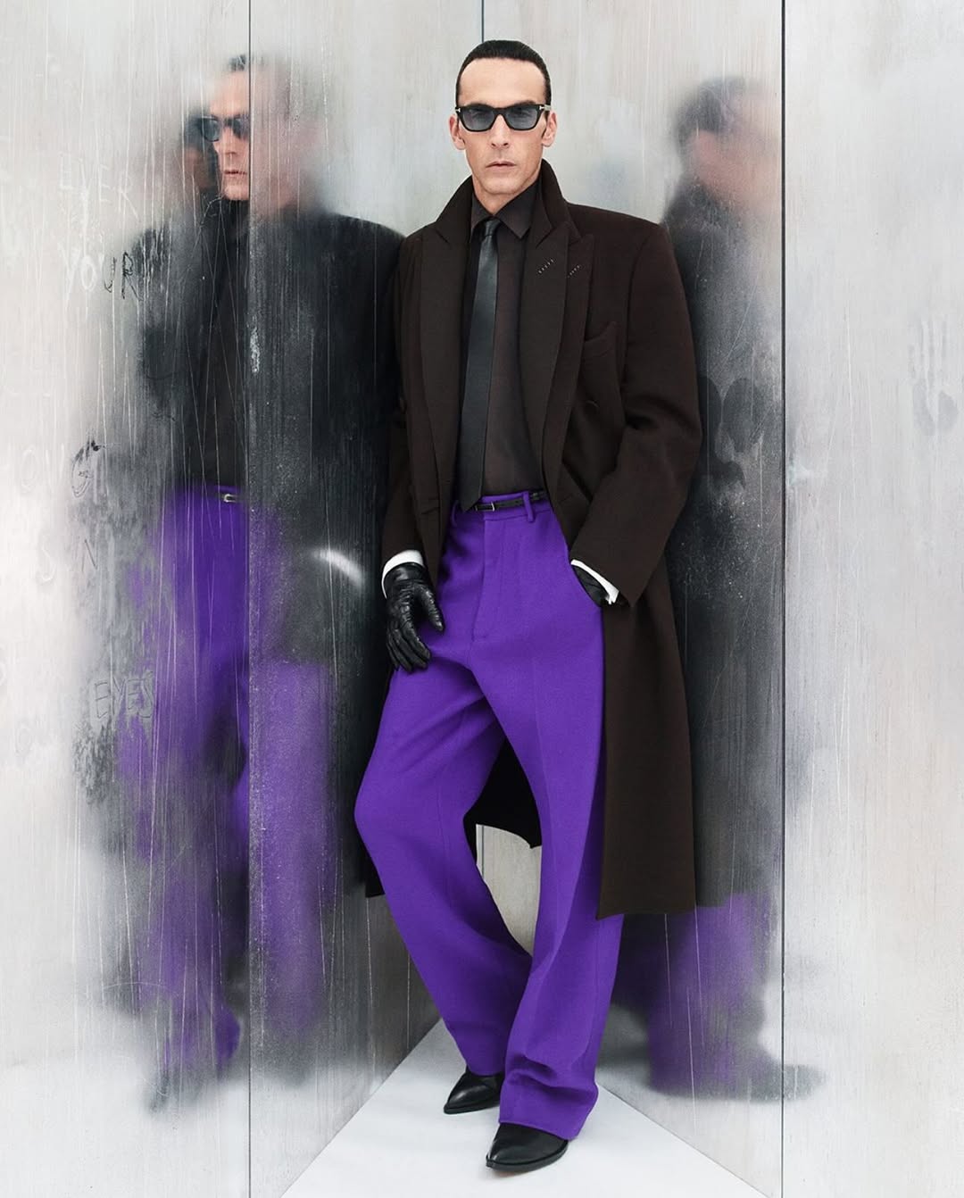 Tom Ford A/W 25 Campaign
@tomford by @h.a

Casting by @piergiorgio 
@giuliamassullo
@dmcasting 
@markrkean
@kjeldgaard1
@tomwrighthair
@lucyjbridge

Models @isitnobis @kristen_mcmenamy @charlie._.jones._.c
@henrykitcher @milan____bdmr @scott.barnhills
