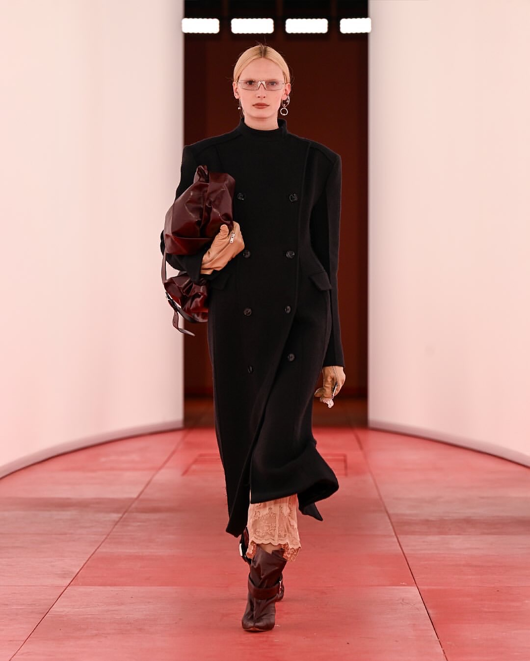 H&M London Issue FW25 Show
@hm 

Casting by @piergiorgio @helenaballadino @jussivuorenlehto @ilaidov 

@kjeldgaard1 
@damienboissinothair 
@lucyjbridge