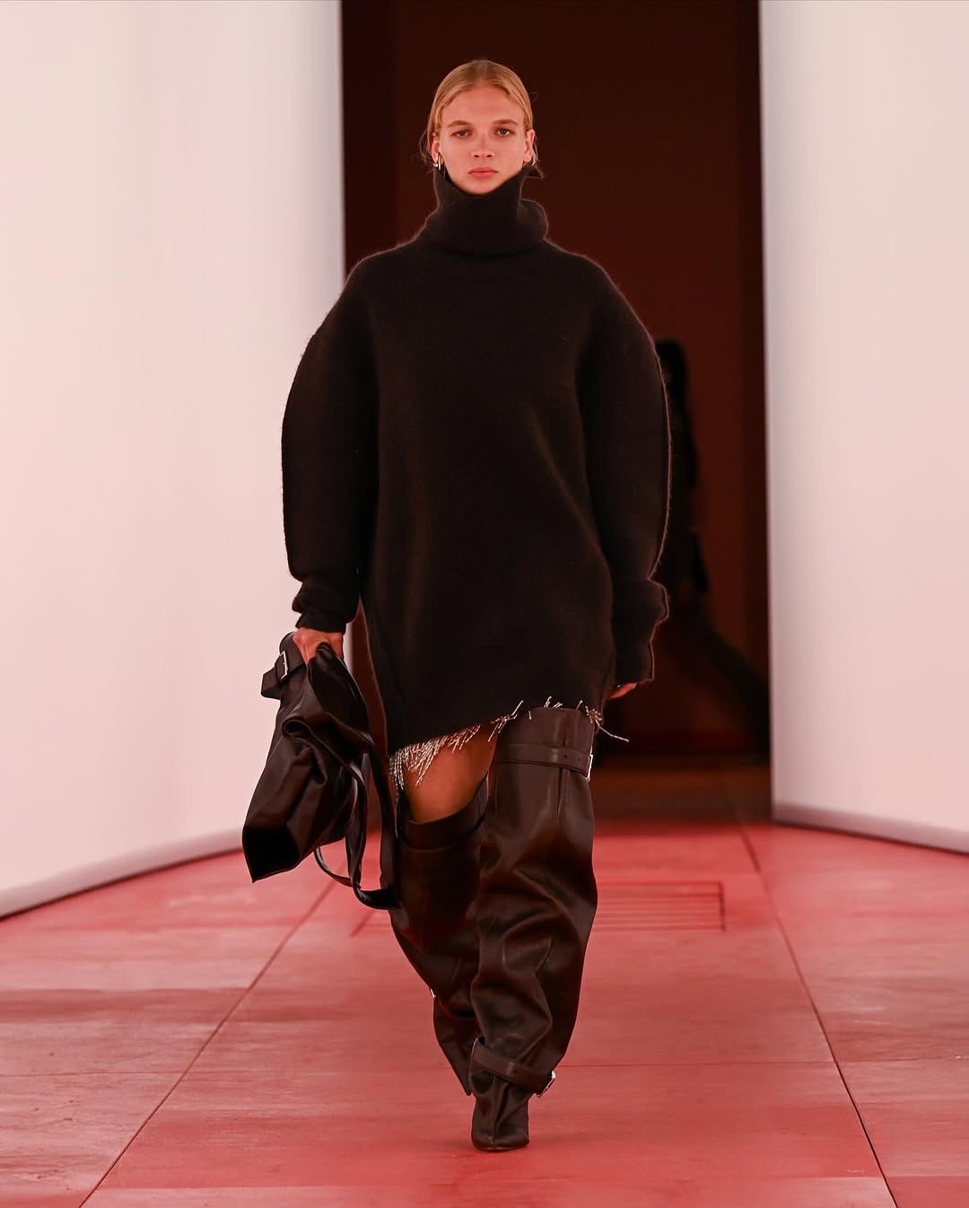 H&M London Issue FW25 Show
@hm 

Casting by @piergiorgio @helenaballadino @jussivuorenlehto @ilaidov 

@kjeldgaard1 
@damienboissinothair 
@lucyjbridge