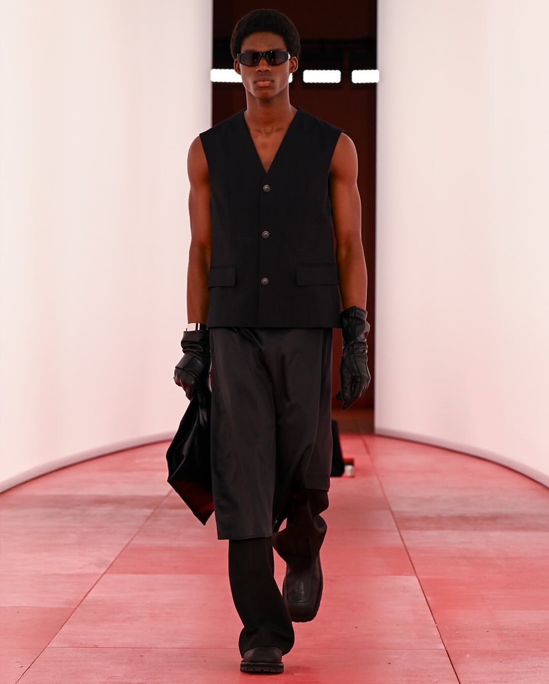 H&M London Issue FW25 Show
@hm 

Casting by @piergiorgio @helenaballadino @jussivuorenlehto @ilaidov 

@kjeldgaard1 
@damienboissinothair 
@lucyjbridge