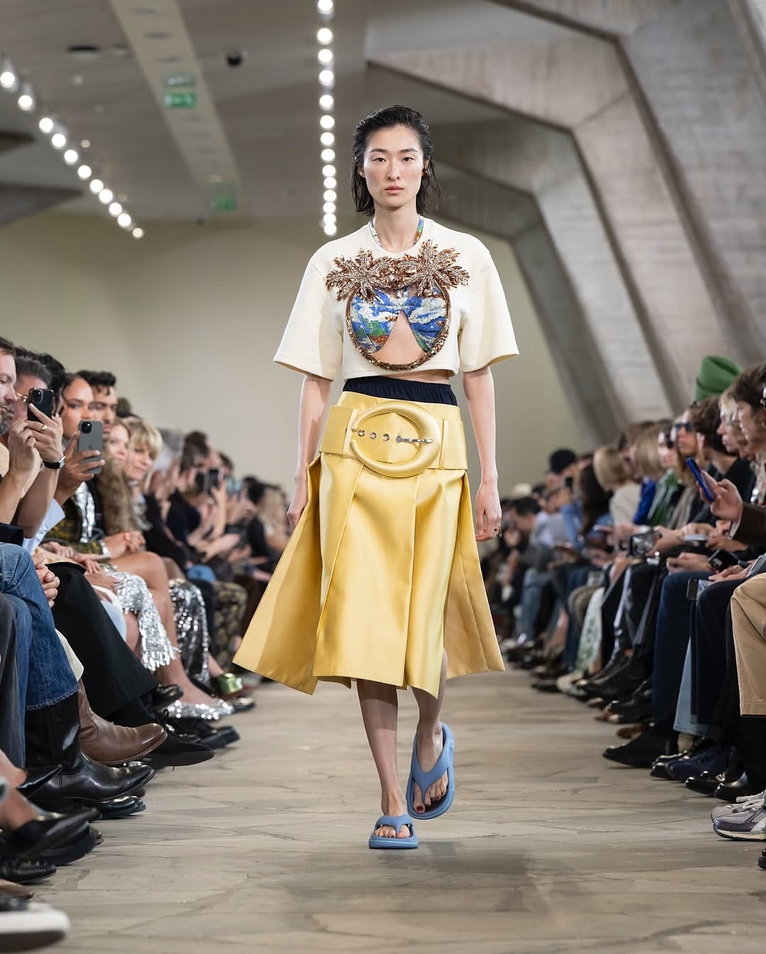@rabanne SS26 Show

Casting by @piergiorgio @jussivuorenlehto @helenaamare 

@juliendossena 
@marieameliesauve 
@duffy_duffy 
@diane.kendal
