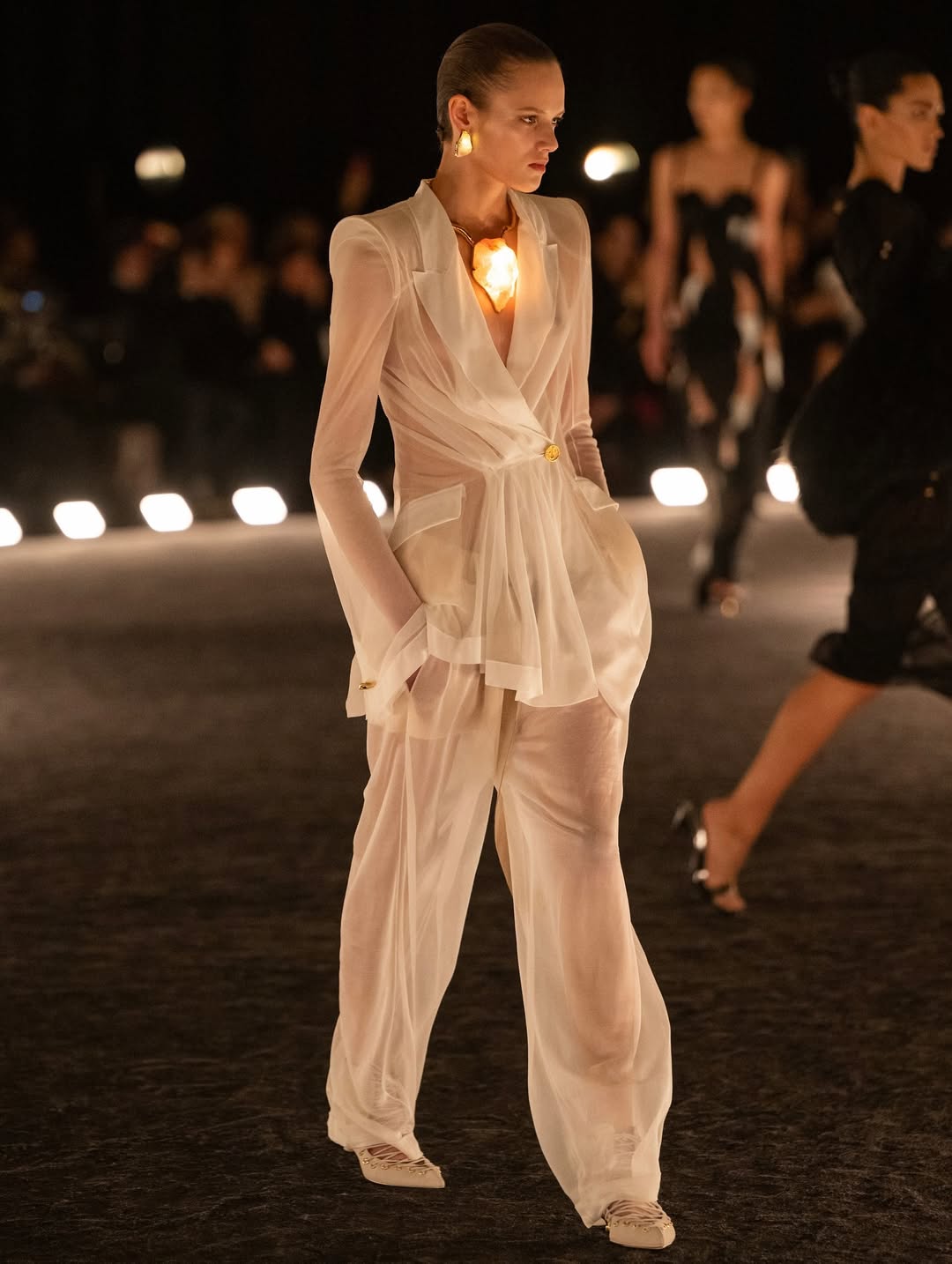 Casting by DM for @schiaparelli by @danielroseberry SS26 Show

@piergiorgio 
@_mariechaix_ 
@guidopalau 
@patmcgrathreal