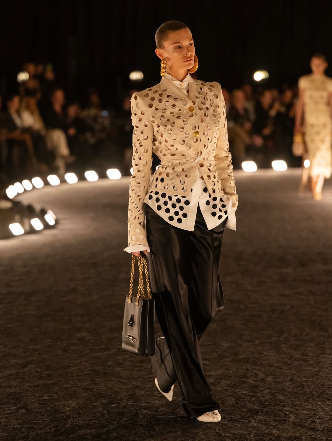 Casting by DM for @schiaparelli by @danielroseberry SS26 Show

@piergiorgio 
@_mariechaix_ 
@guidopalau 
@patmcgrathreal