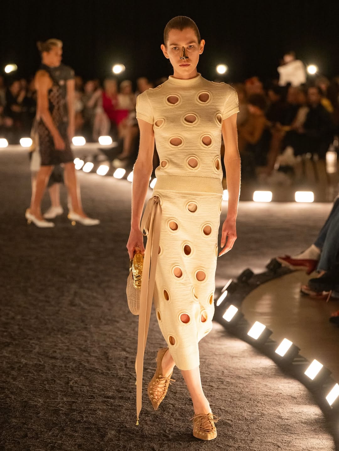 Casting by DM for @schiaparelli by @danielroseberry SS26 Show

@piergiorgio 
@_mariechaix_ 
@guidopalau 
@patmcgrathreal