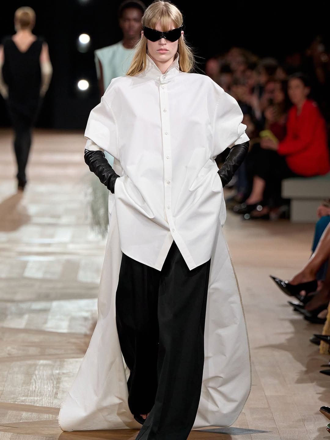 @balenciaga SS26 Show by @pppiccioli 

Casting @piergiorgio @cross_bone_ @evagriavel @_softersoftest_ 

#joemckenna 
@patmcgrathreal 
@guidopalau
@rlvrep