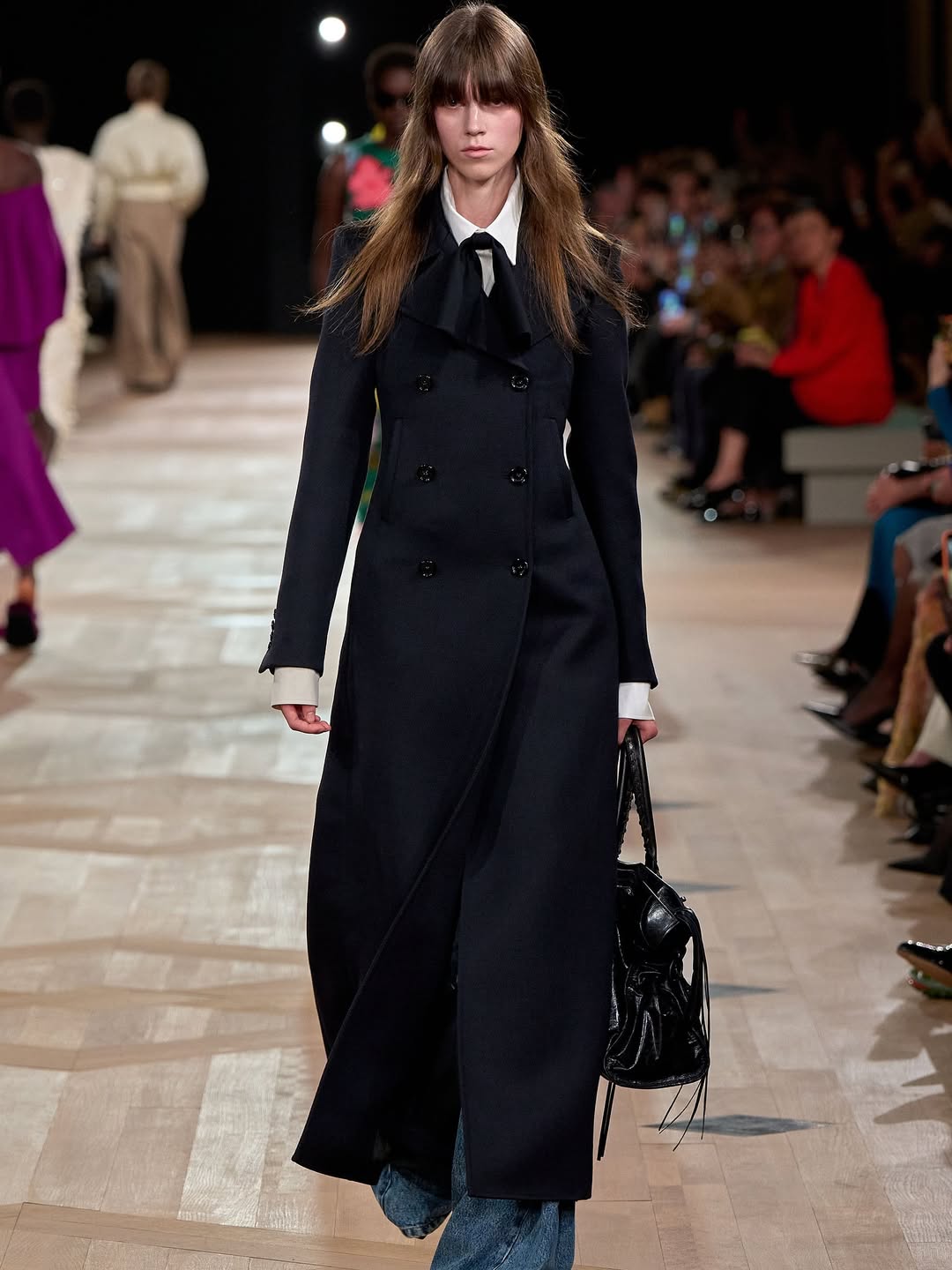 @balenciaga SS26 Show by @pppiccioli 

Casting @piergiorgio @cross_bone_ @evagriavel @_softersoftest_ 

#joemckenna 
@patmcgrathreal 
@guidopalau
@rlvrep