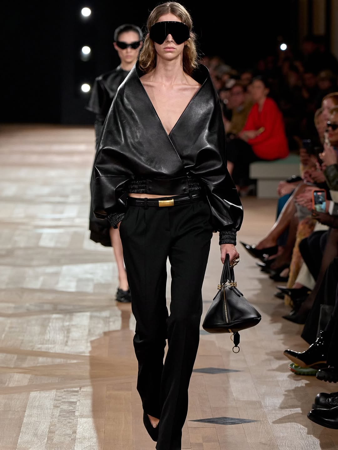 @balenciaga SS26 Show by @pppiccioli 

Casting @piergiorgio @cross_bone_ @evagriavel @_softersoftest_ 

#joemckenna 
@patmcgrathreal 
@guidopalau
@rlvrep