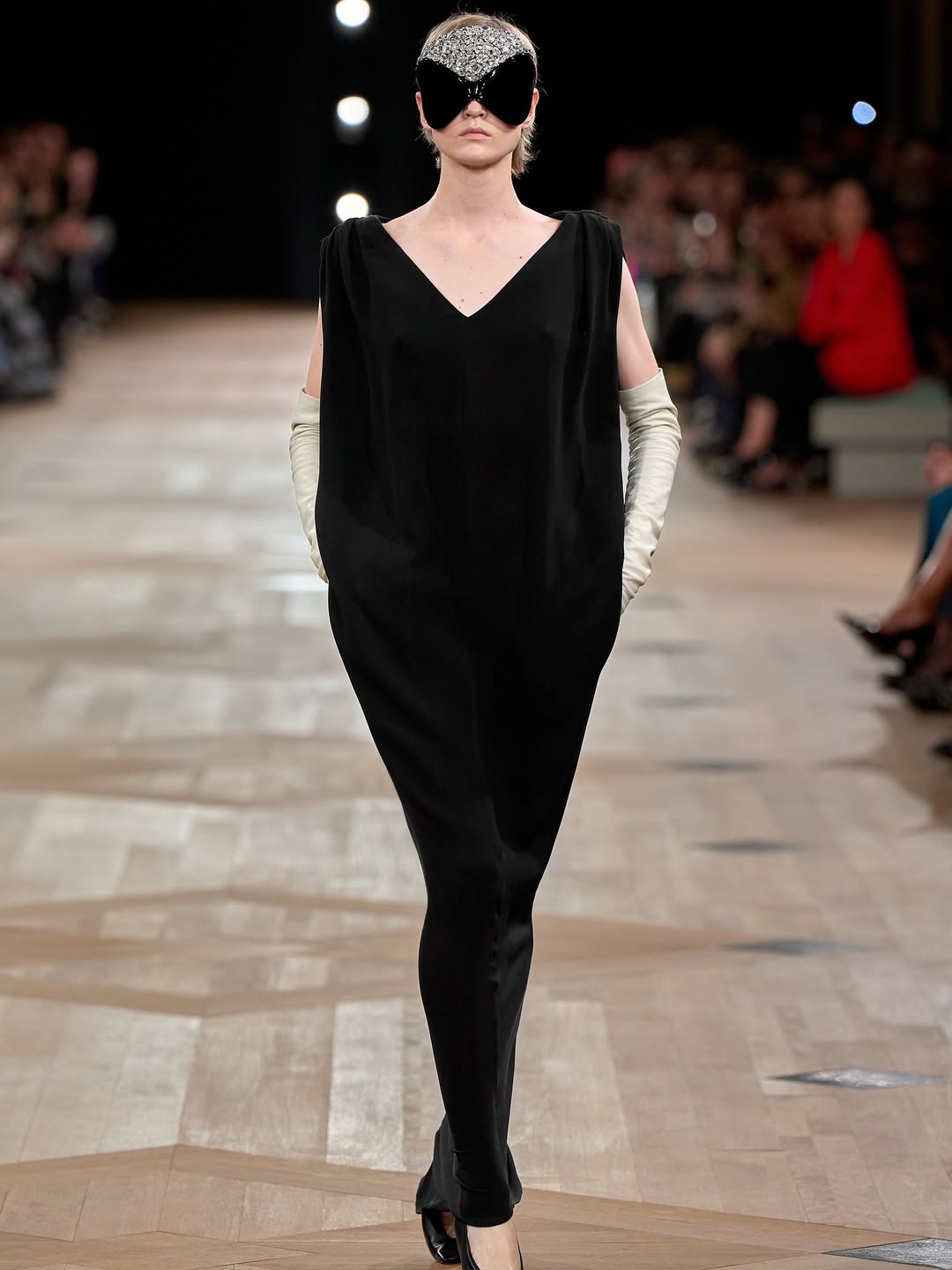 @balenciaga SS26 Show by @pppiccioli 

Casting @piergiorgio @cross_bone_ @evagriavel @_softersoftest_ 

#joemckenna 
@patmcgrathreal 
@guidopalau
@rlvrep