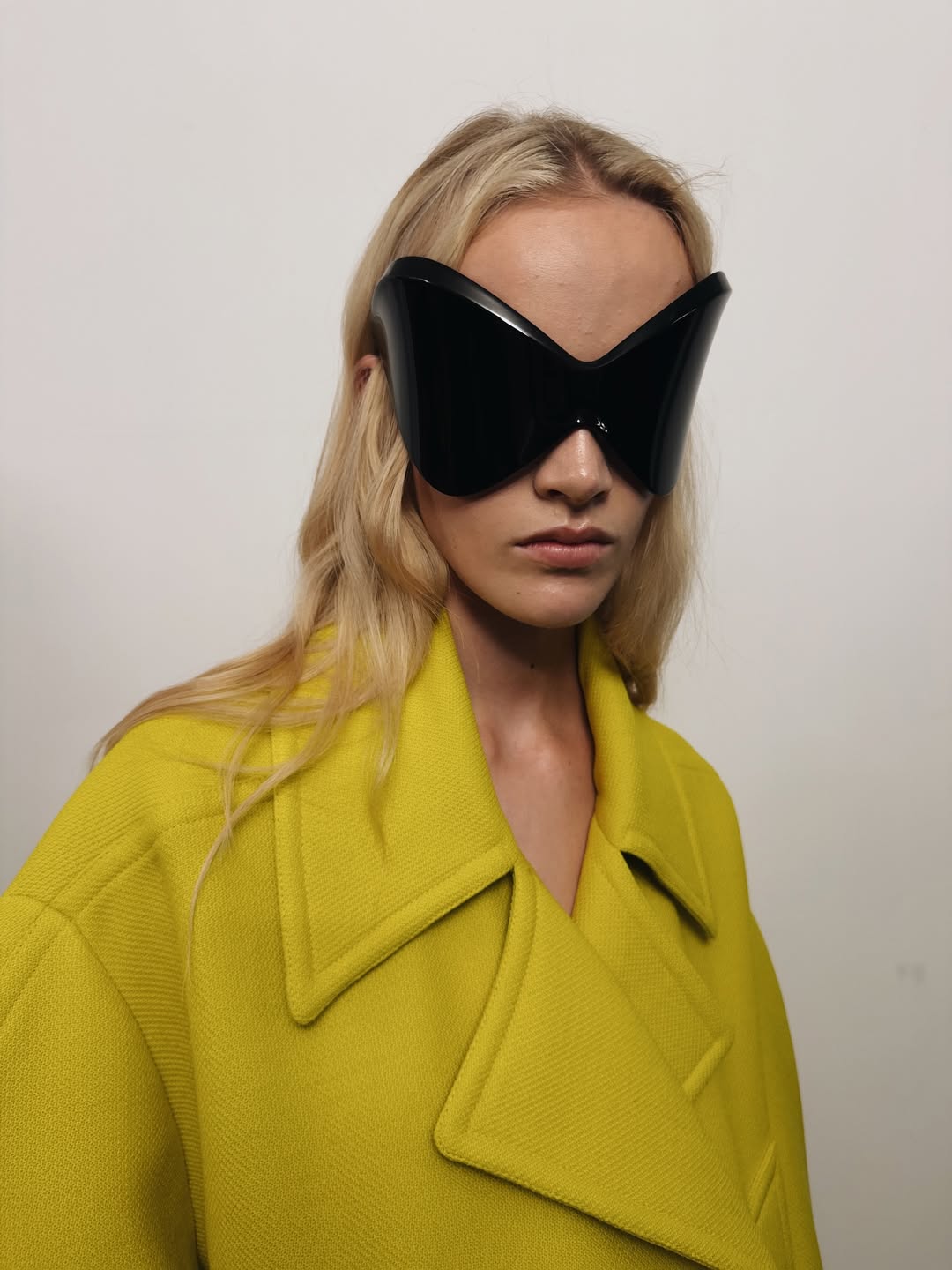 @balenciaga SS26 Show by @pppiccioli 

Casting @piergiorgio @cross_bone_ @evagriavel @_softersoftest_ 

#joemckenna 
@patmcgrathreal 
@guidopalau
@rlvrep