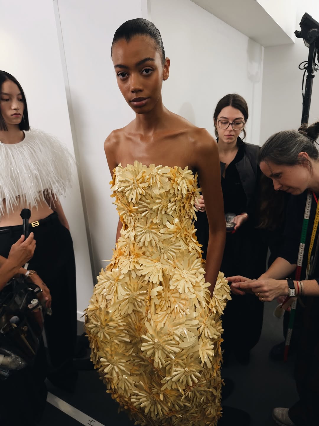 @balenciaga SS26 Show by @pppiccioli 

Casting @piergiorgio @cross_bone_ @evagriavel @_softersoftest_ 

#joemckenna 
@patmcgrathreal 
@guidopalau
@rlvrep