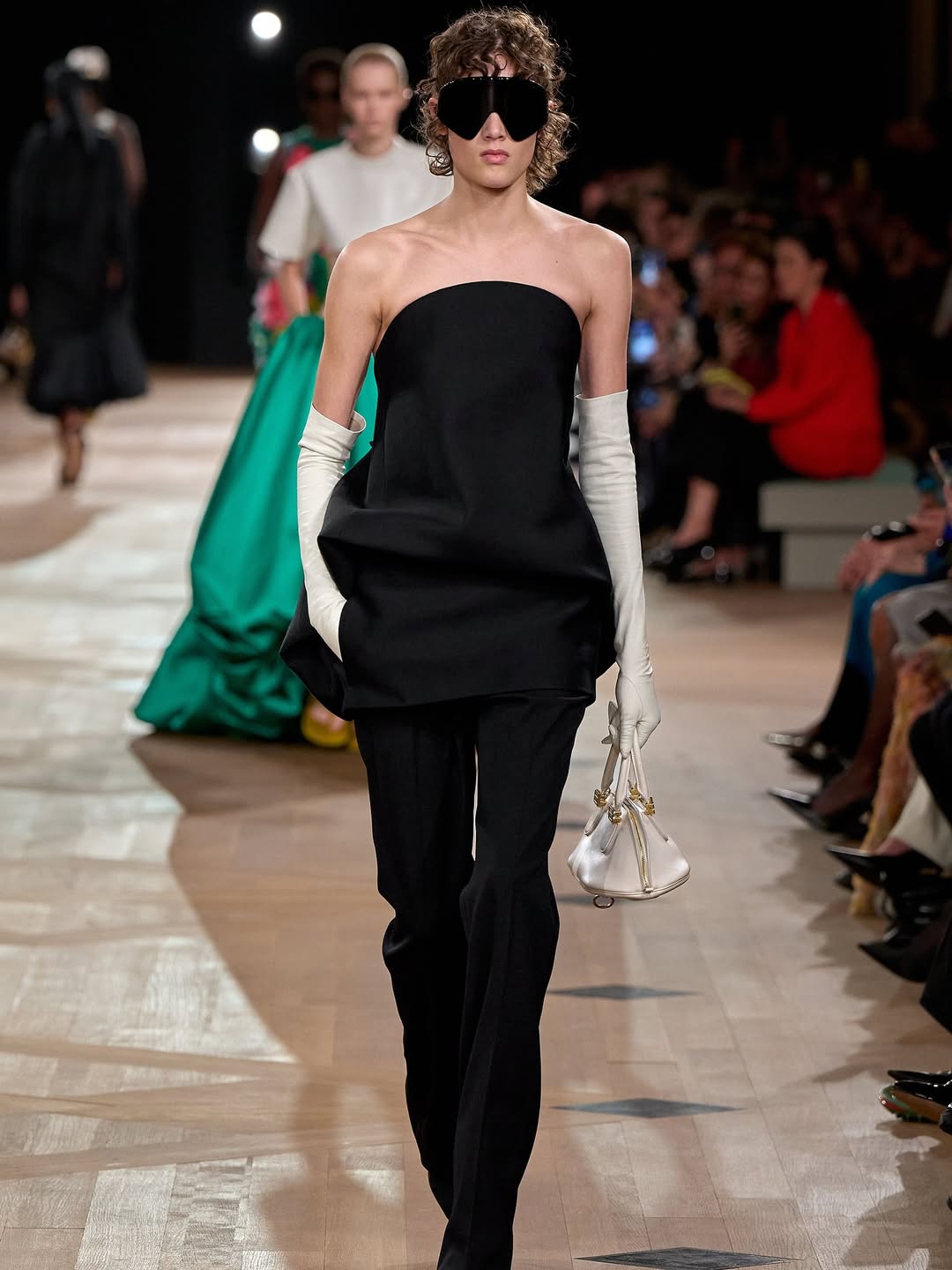 @balenciaga SS26 Show by @pppiccioli 

Casting @piergiorgio @cross_bone_ @evagriavel @_softersoftest_ 

#joemckenna 
@patmcgrathreal 
@guidopalau
@rlvrep