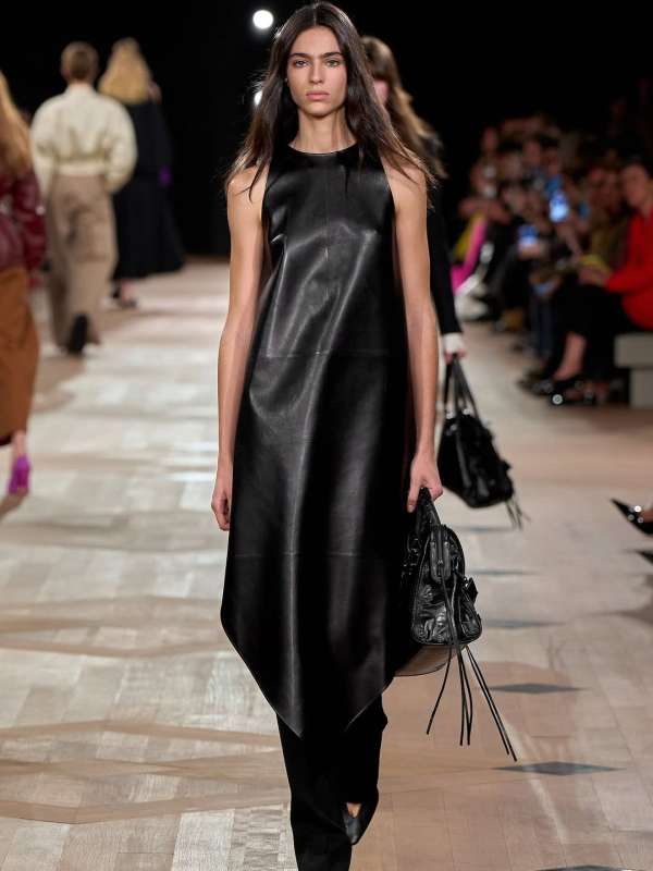 @balenciaga SS26 Show by @pppiccioli 