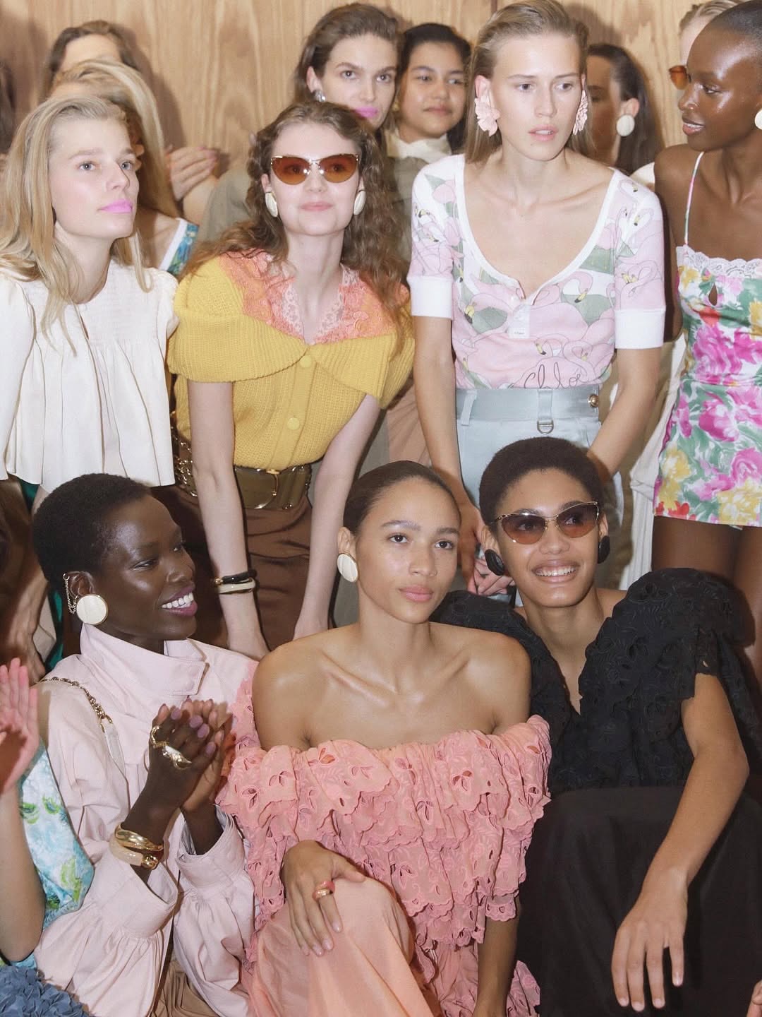 Chloé SS26 Show 
@chloe by @chemena 

Casting by @piergiorgio @helenaballadino @headenistic 

@elodiedavid 
@paulhanlonhair 
@yad1m