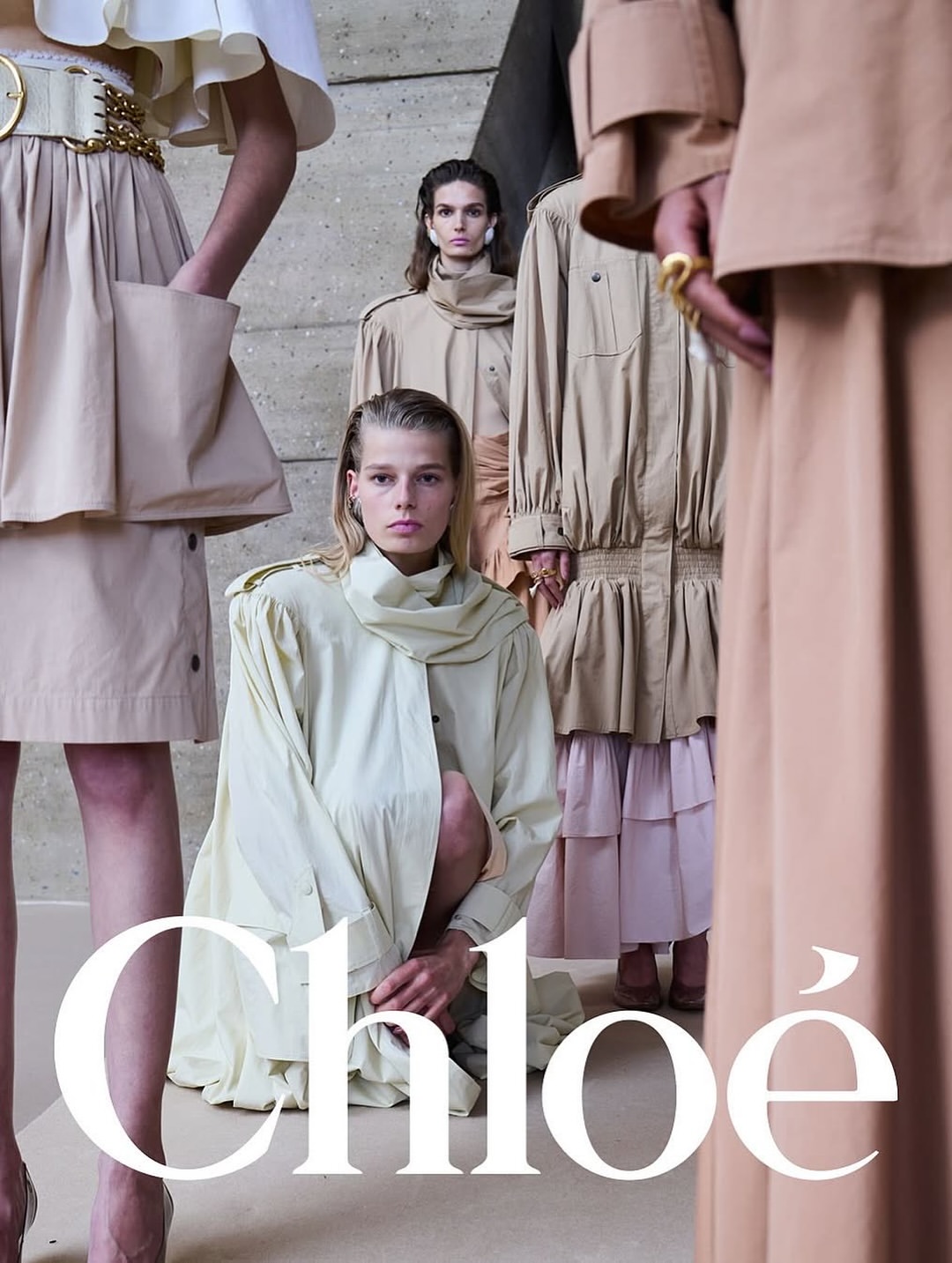 Chloé SS26 Show 
@chloe by @chemena 

Casting by @piergiorgio @helenaballadino @headenistic 

@elodiedavid 
@paulhanlonhair 
@yad1m