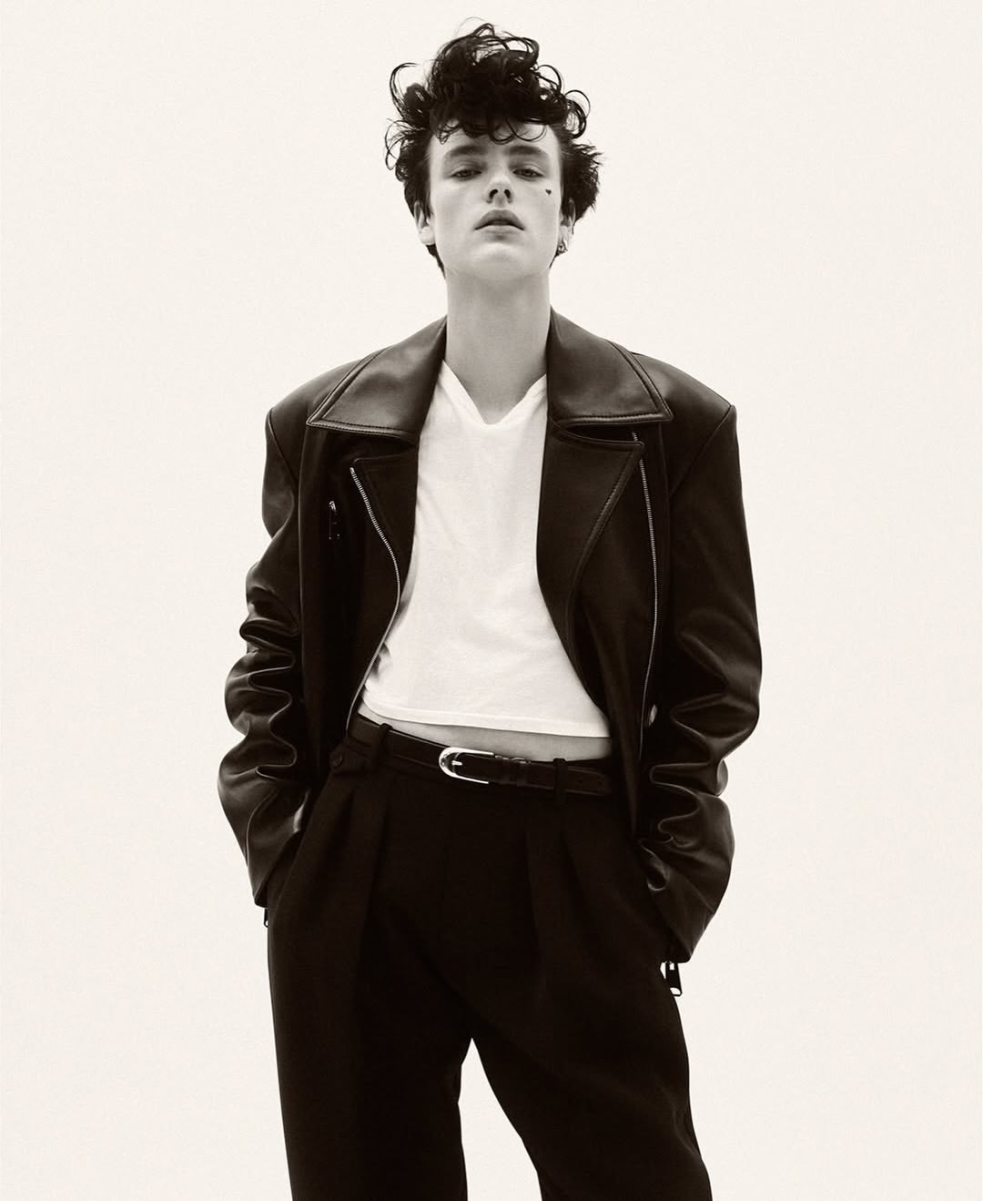 Casting by @piergiorgio @giuliamassullo for @m_magazine

@drewvickers 
@emmanuellealt
@jbtalbourdet
@damienboissinothair 
@luciapicaofficial 
@hanaegoumri 
@giovannamartial_ 
@partner.films

Models @awarodhiang @libbytaverner @elladalton_ @charliehjones7 @m_wieczorek_