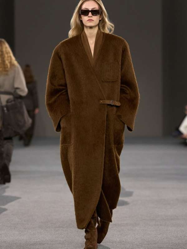 @maxmara fw26 show by @ian_griffiths1 