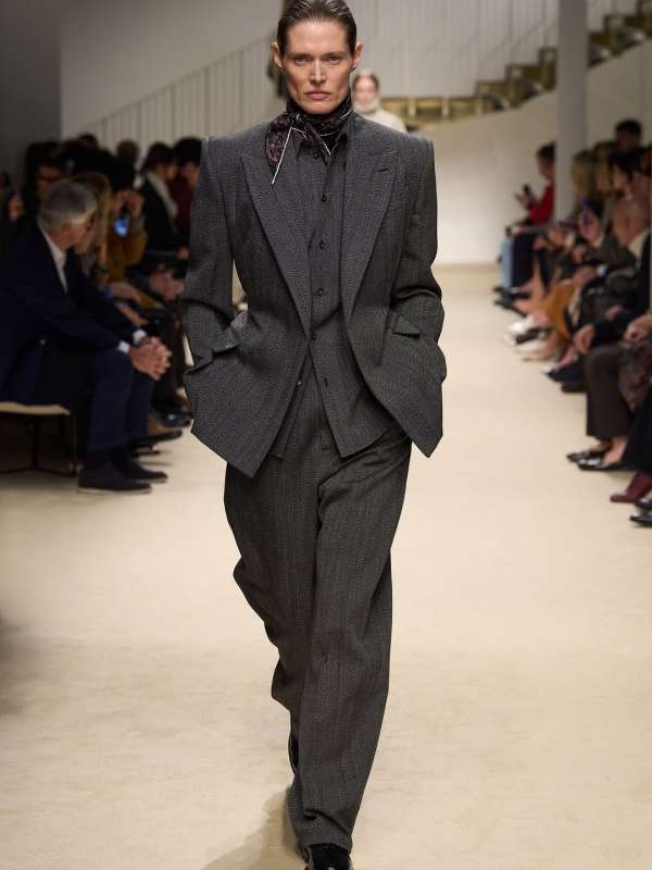 @tods fw26 show by @mt_matteotamburini 