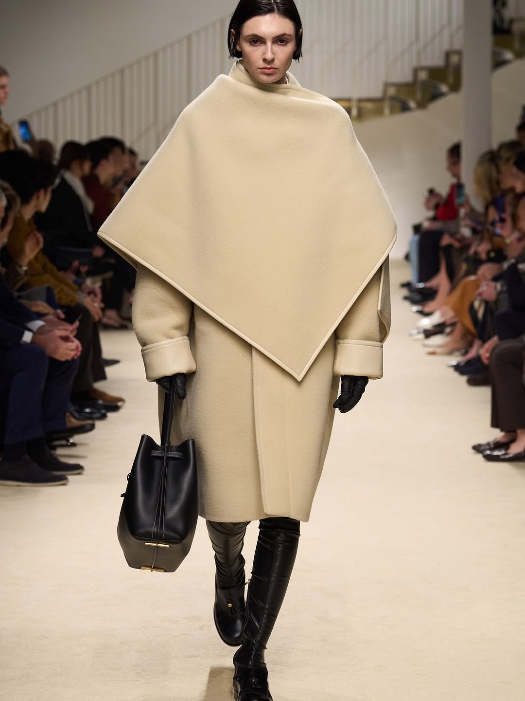 @tods fw26 show by @mt_matteotamburini 