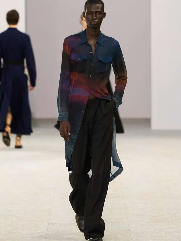 @driesvannoten SS27 Show by @julianklausner...