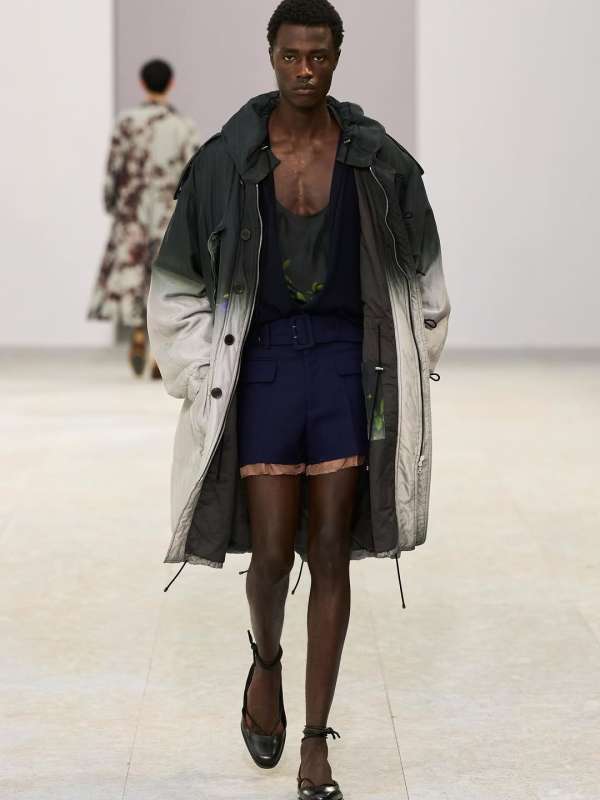 @driesvannoten SS27 Show by @julianklausner...