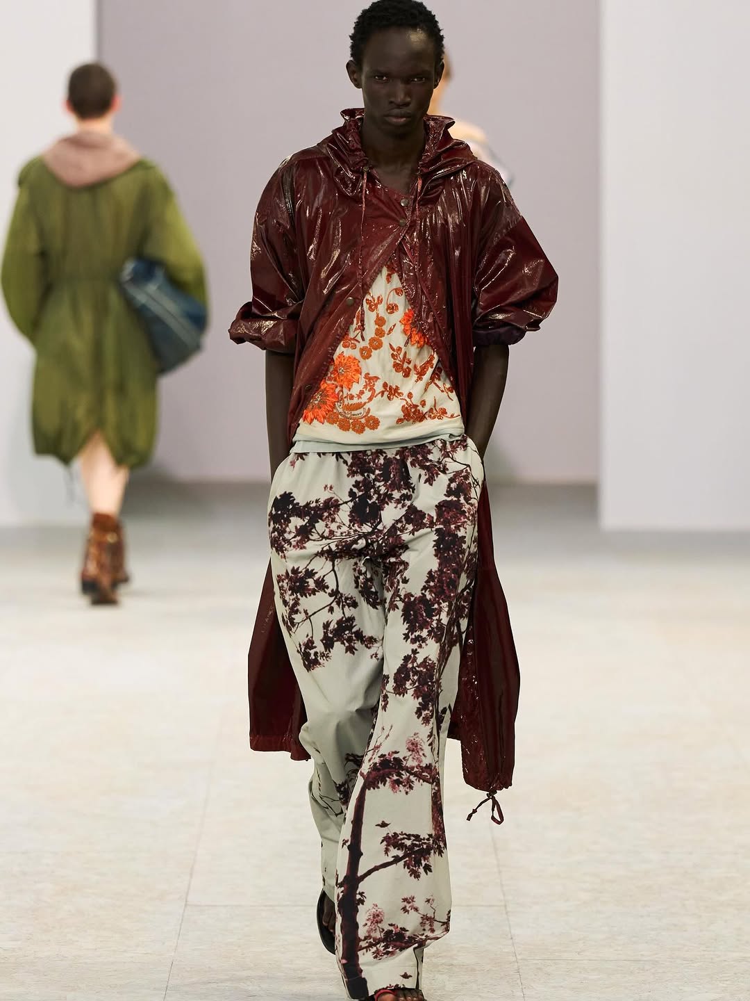 @driesvannoten SS27 Show by @julianklausner 

Casting by @piergiorgio @cross_bone_ @ilaidov @gio_aversa 

@robbiespencer 
@olivierschawalder 
@dickpageface