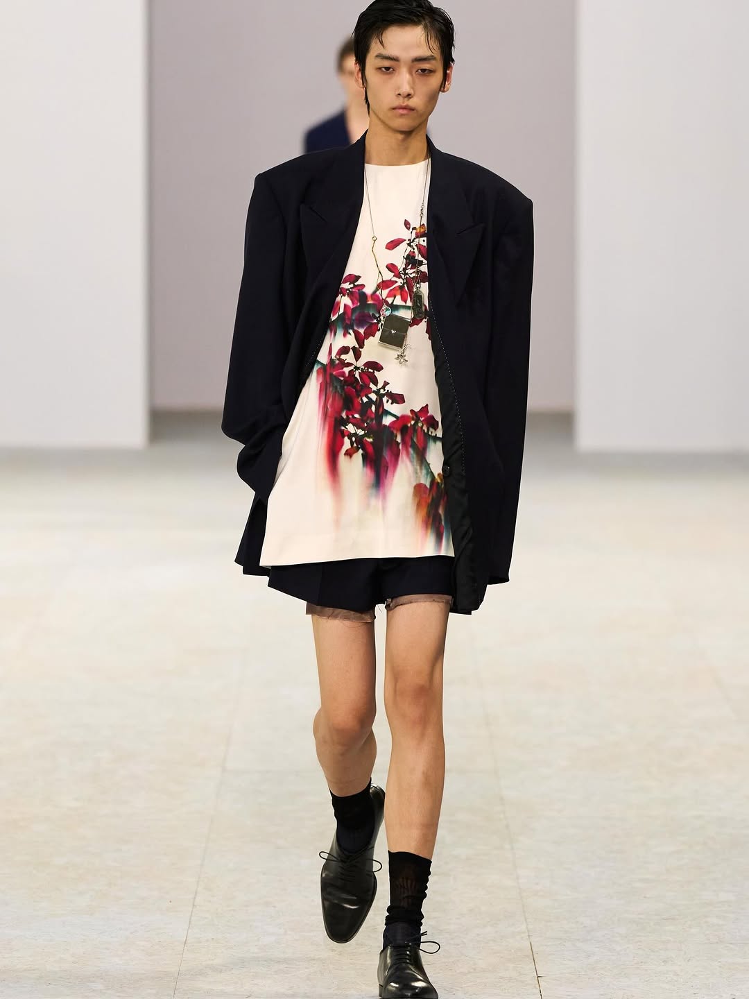 @driesvannoten SS27 Show by @julianklausner 

Casting by @piergiorgio @cross_bone_ @ilaidov @gio_aversa 

@robbiespencer 
@olivierschawalder 
@dickpageface