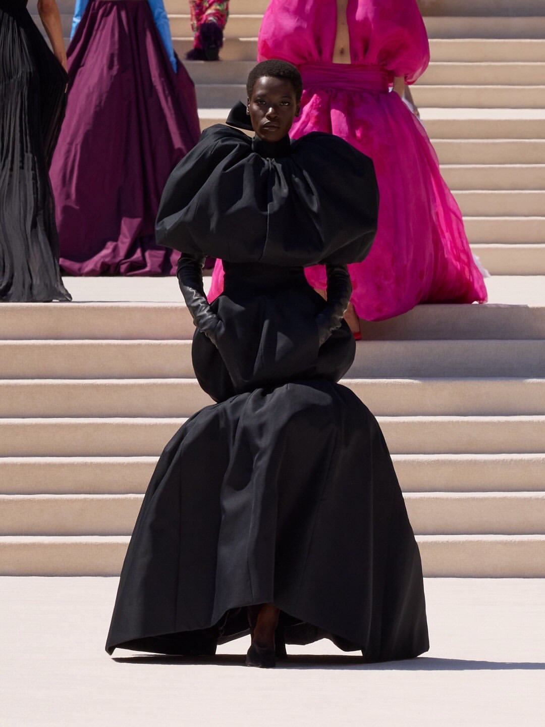 @balenciaga Haute Couture Show by @pppiccioli 

Casting by @piergiorgio @cross_bone_ @evagriavel 

#joemckenna 
@guidopalau 
@patmcgrathreal