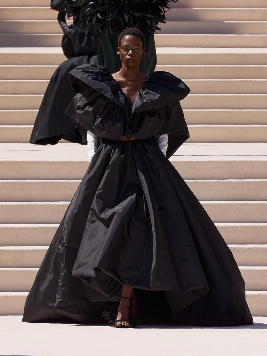 @balenciaga Haute Couture Show by @pppiccioli 

Casting by @piergiorgio @cross_bone_ @evagriavel 

#joemckenna 
@guidopalau 
@patmcgrathreal