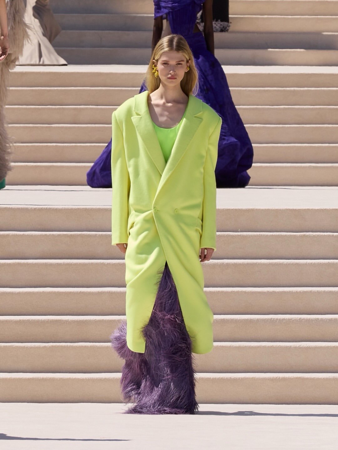 @balenciaga Haute Couture Show by @pppiccioli 

Casting by @piergiorgio @cross_bone_ @evagriavel 

#joemckenna 
@guidopalau 
@patmcgrathreal