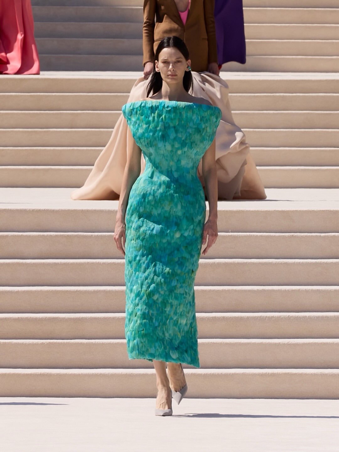 @balenciaga Haute Couture Show by @pppiccioli 

Casting by @piergiorgio @cross_bone_ @evagriavel 

#joemckenna 
@guidopalau 
@patmcgrathreal