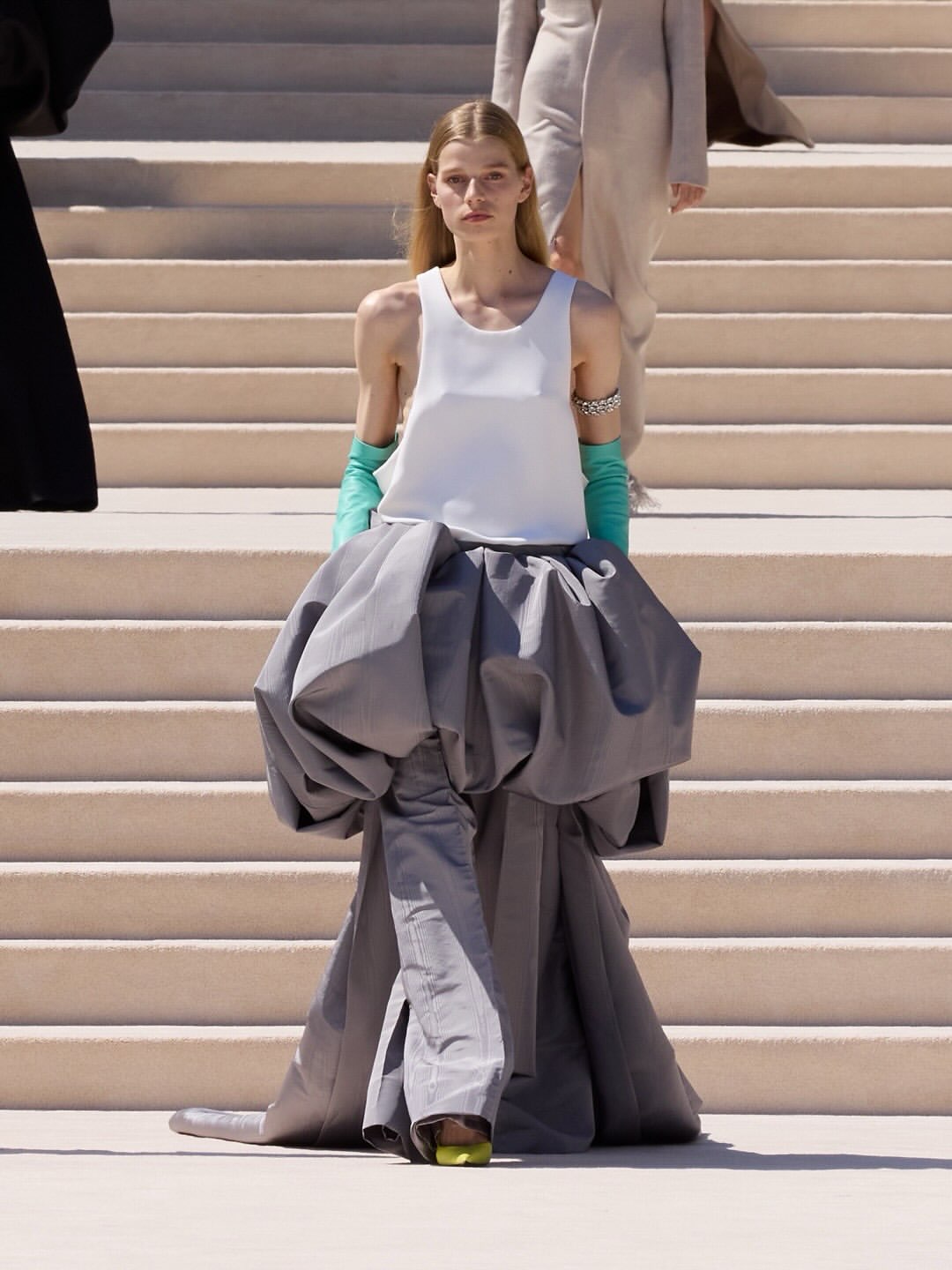 @balenciaga Haute Couture Show by @pppiccioli 

Casting by @piergiorgio @cross_bone_ @evagriavel 

#joemckenna 
@guidopalau 
@patmcgrathreal