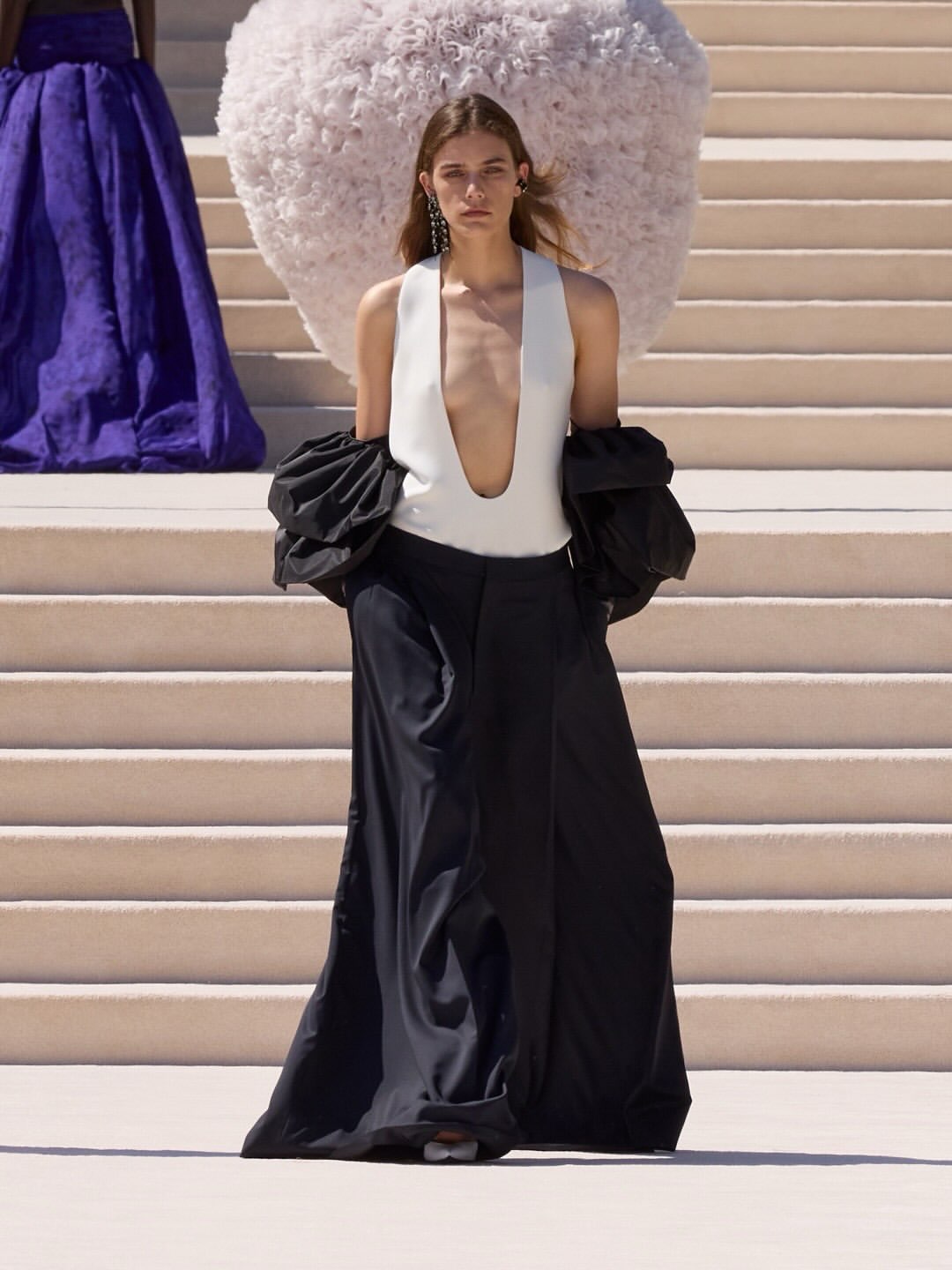 @balenciaga Haute Couture Show by @pppiccioli 

Casting by @piergiorgio @cross_bone_ @evagriavel 

#joemckenna 
@guidopalau 
@patmcgrathreal