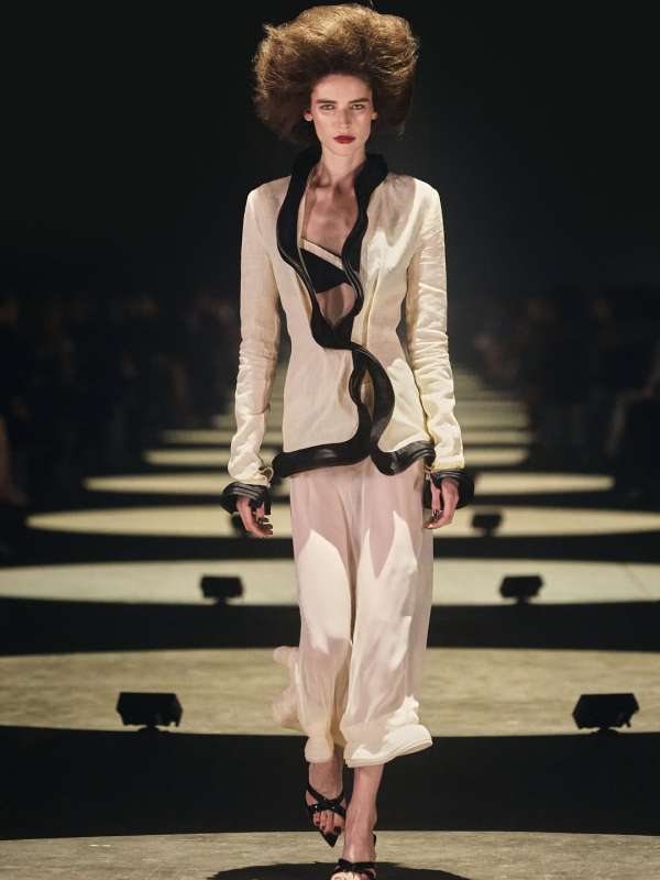 @khaite ss27 show by @cateholstein 
