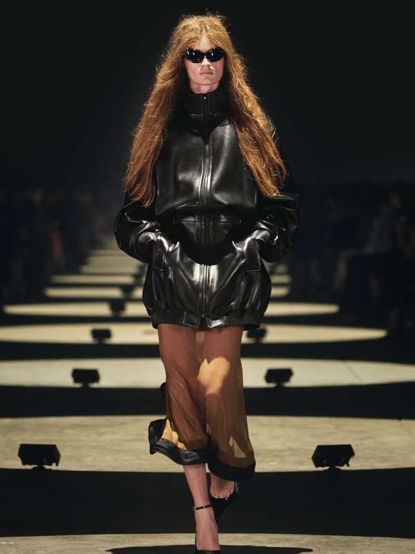 @khaite ss27 show by @cateholstein 