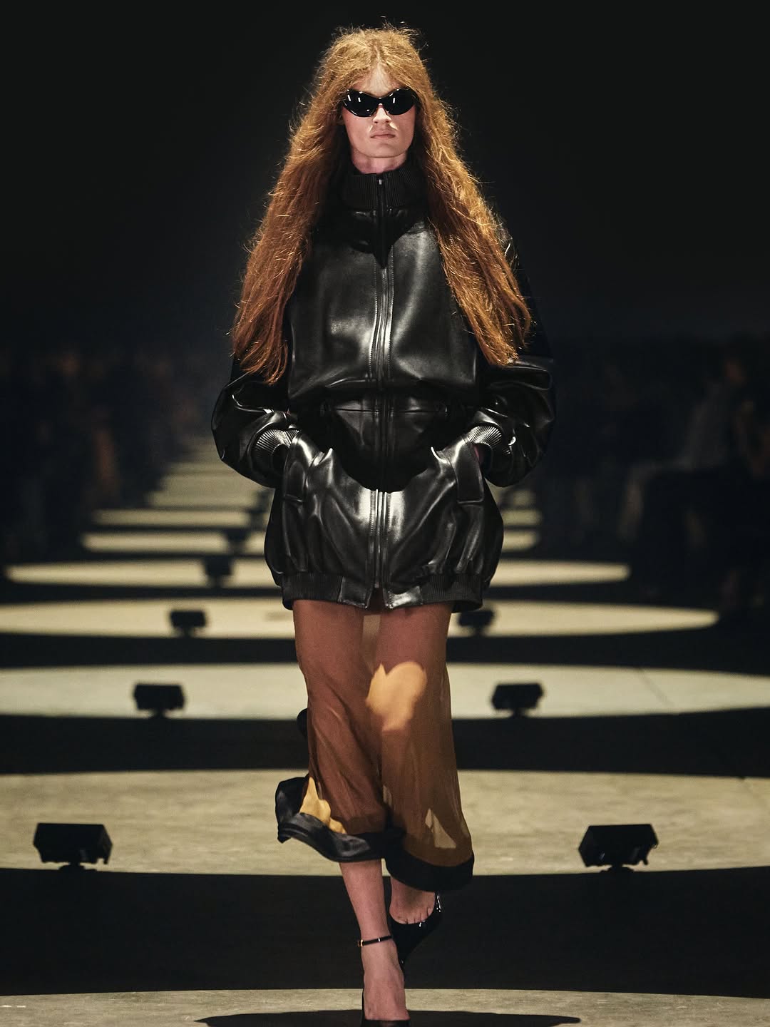 @khaite ss27 show by @cateholstein 

casting by @piergiorgio @helenaballadino @brantreras @helenaamare 

@guidopalau 
@patmcgrathreal